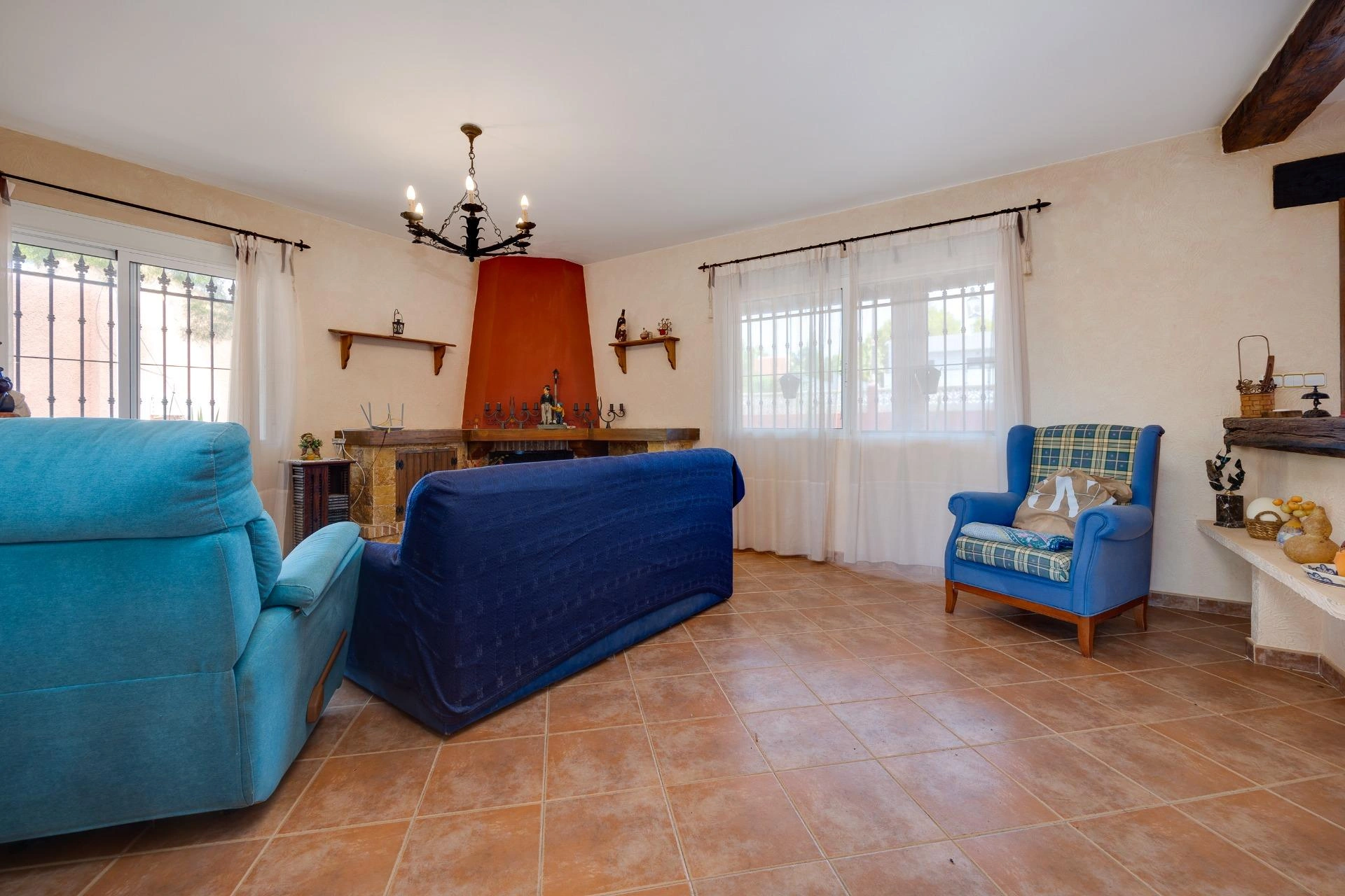 Increíble Chalet de cincos dormitorios en venta en San Miguel de Salinas, Alicante