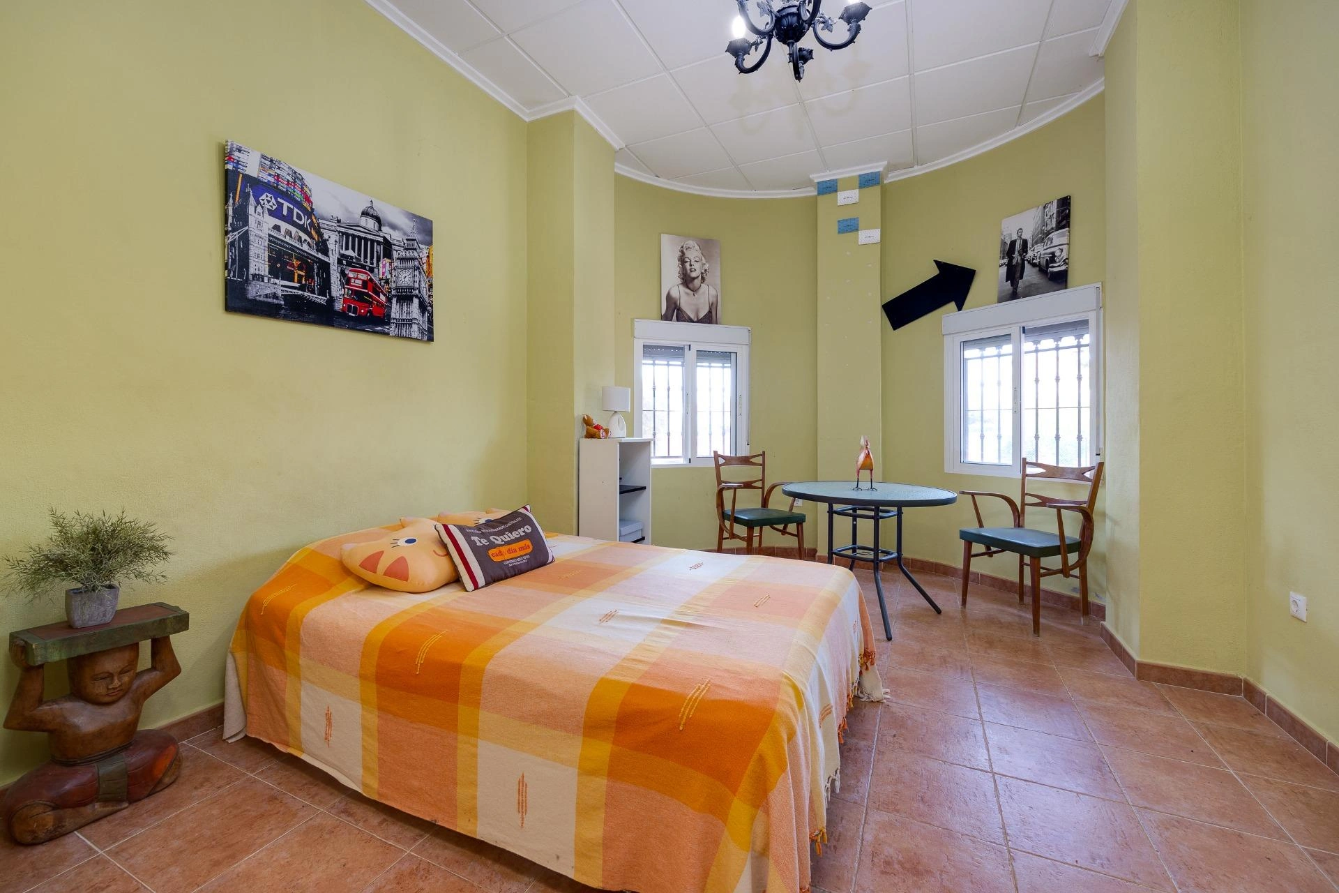 Increíble Chalet de cincos dormitorios en venta en San Miguel de Salinas, Alicante
