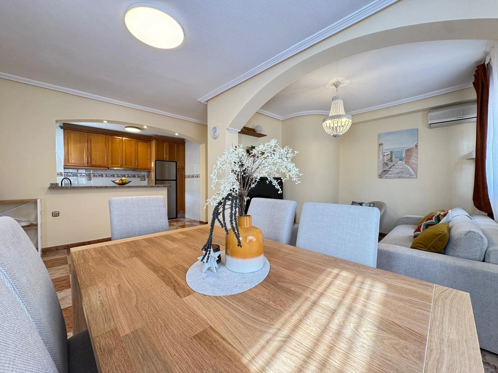 Vollständig renoviertes Reihenhaus mit Parkplatz + Abstellraum zu verkaufen in Lomas De Cabo Roig, Orihuela Costa.