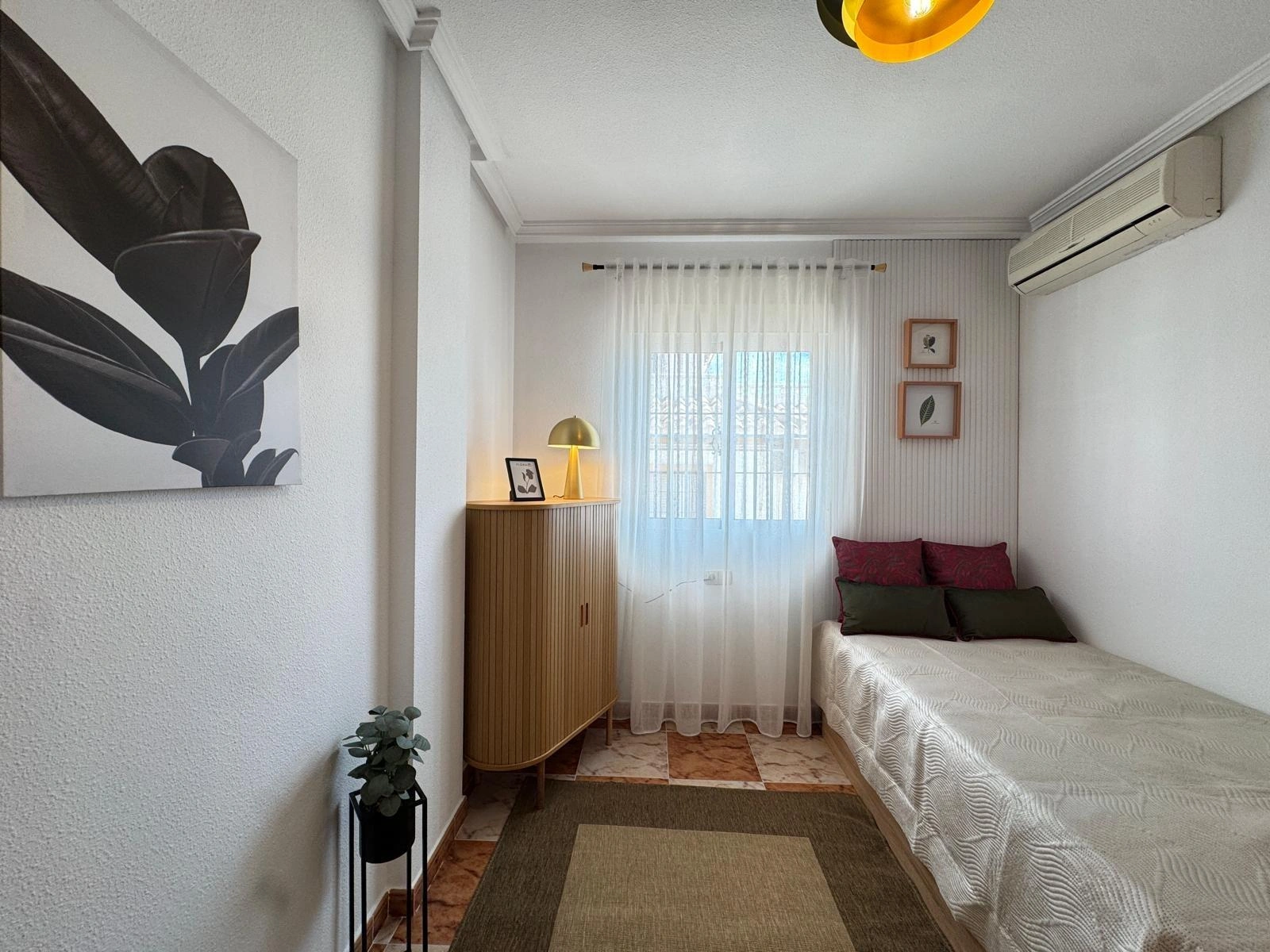 Vollständig renoviertes Reihenhaus mit Parkplatz + Abstellraum zu verkaufen in Lomas De Cabo Roig, Orihuela Costa.