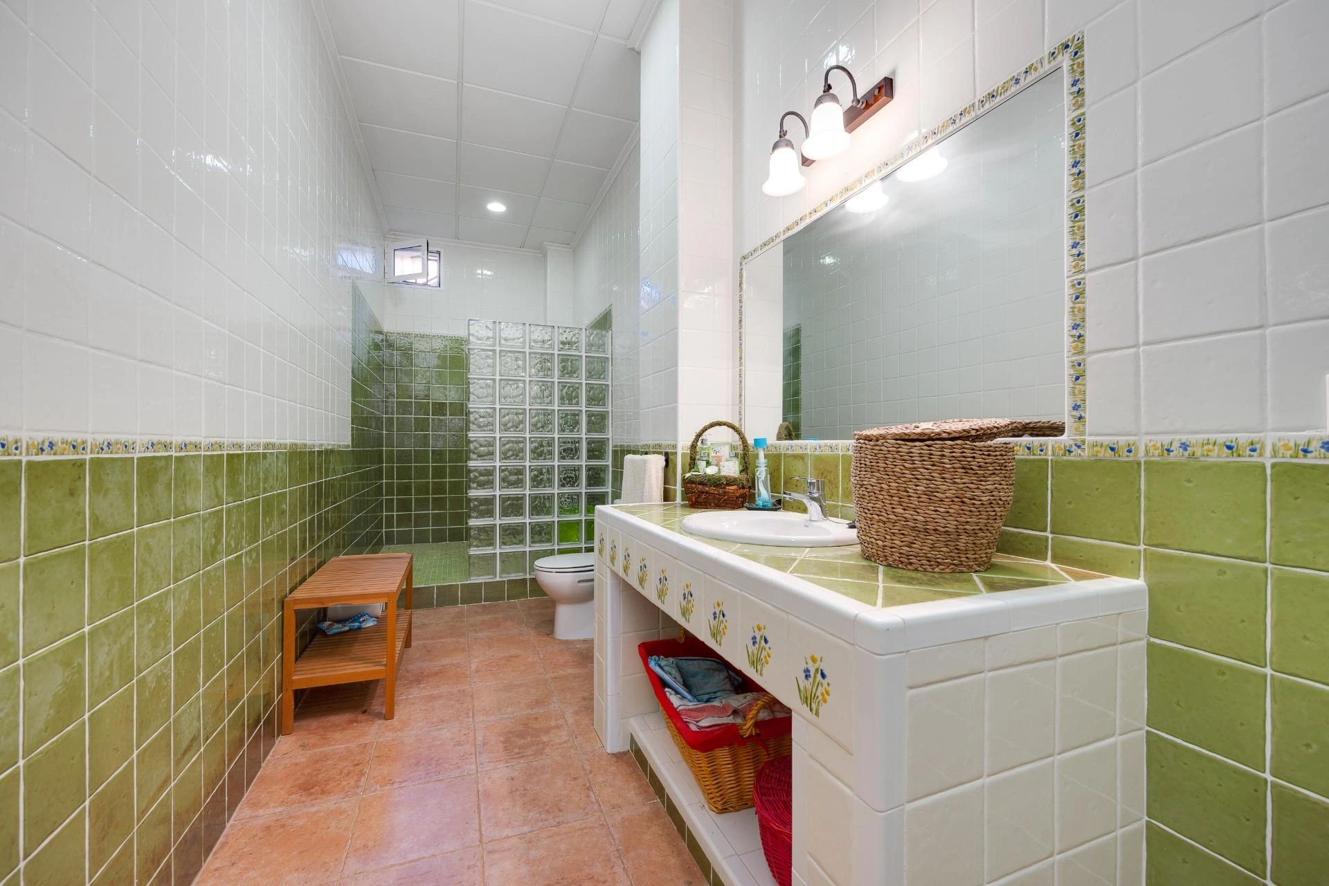 Increíble Chalet de cincos dormitorios en venta en San Miguel de Salinas, Alicante