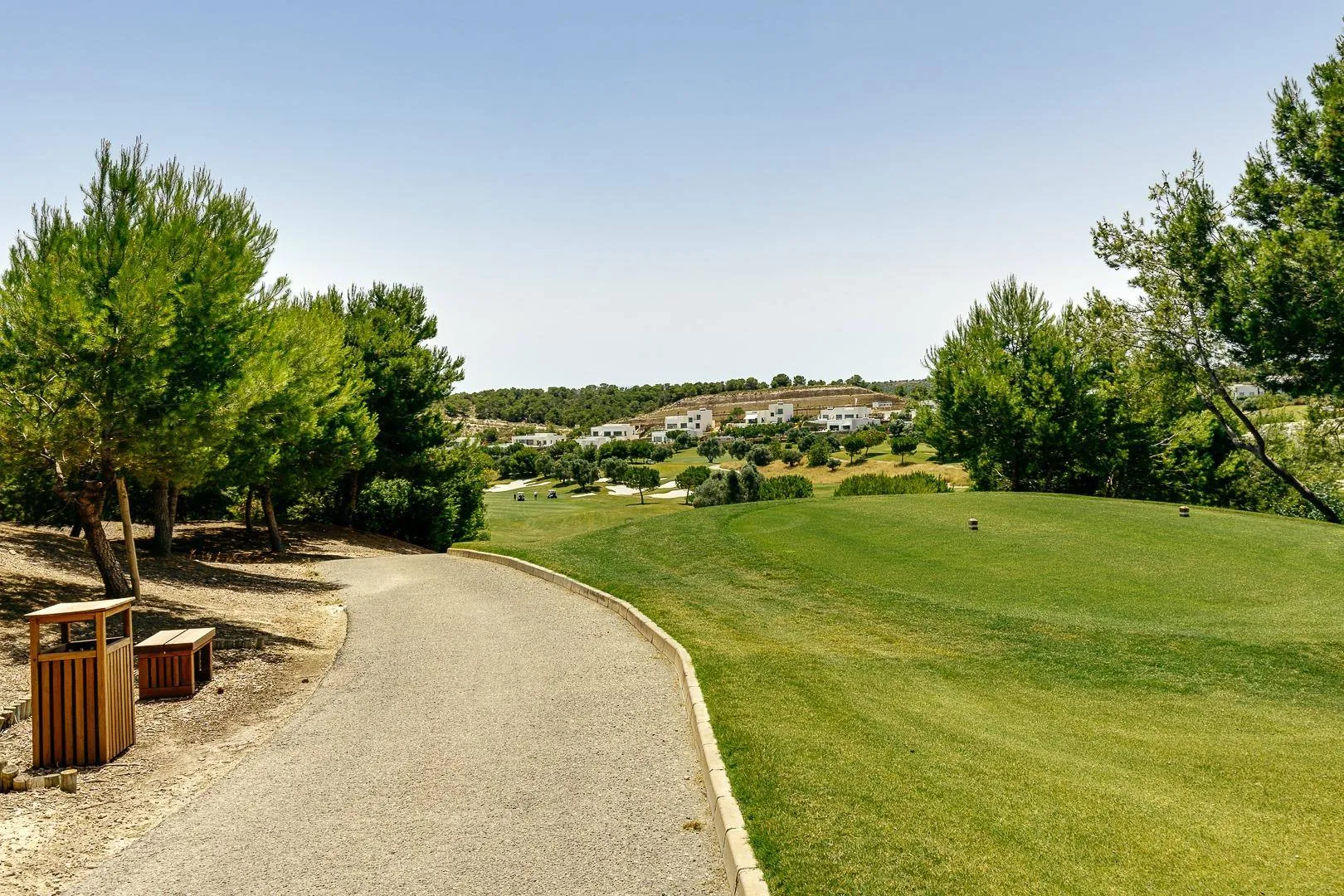 Increíble Chalet de cincos dormitorios en venta en San Miguel de Salinas, Alicante