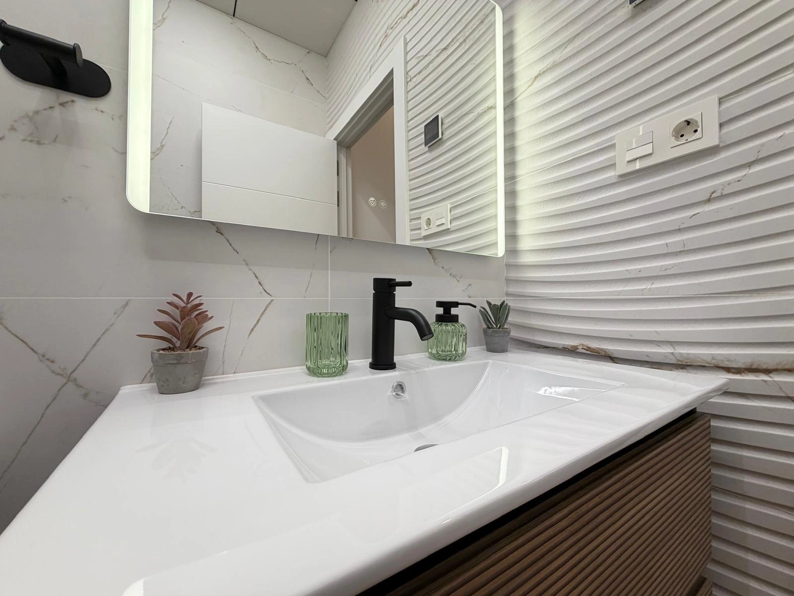 Apartamento reformado de dos dormitorios a 200 metros de la Playa De Los Locos, Torrevieja