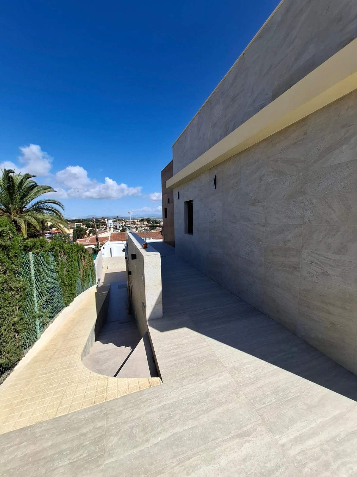 Chalet reformado con 4 habitaciones en venta en Los Balcones, Torrevieja