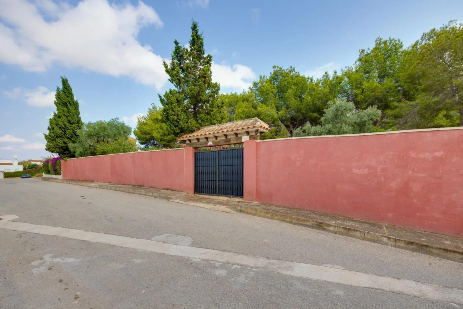 Increíble Chalet de cincos dormitorios en venta en San Miguel de Salinas, Alicante