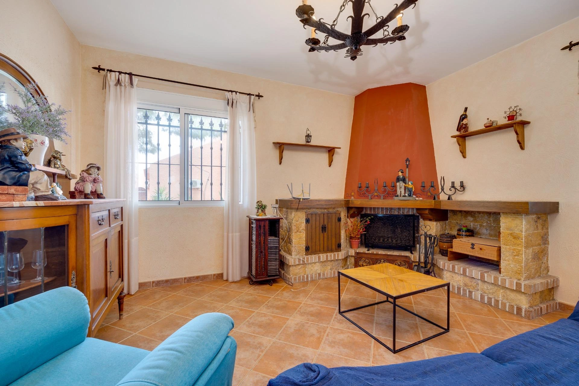 Increíble Chalet de cincos dormitorios en venta en San Miguel de Salinas, Alicante