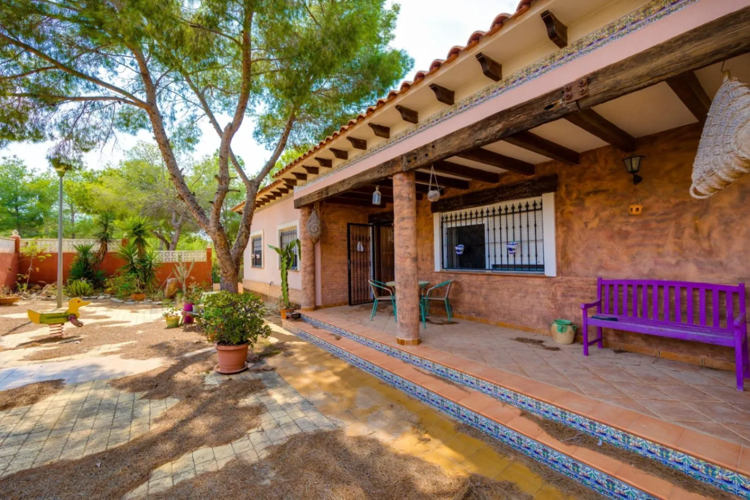 Increíble Chalet de cincos dormitorios en venta en San Miguel de Salinas, Alicante