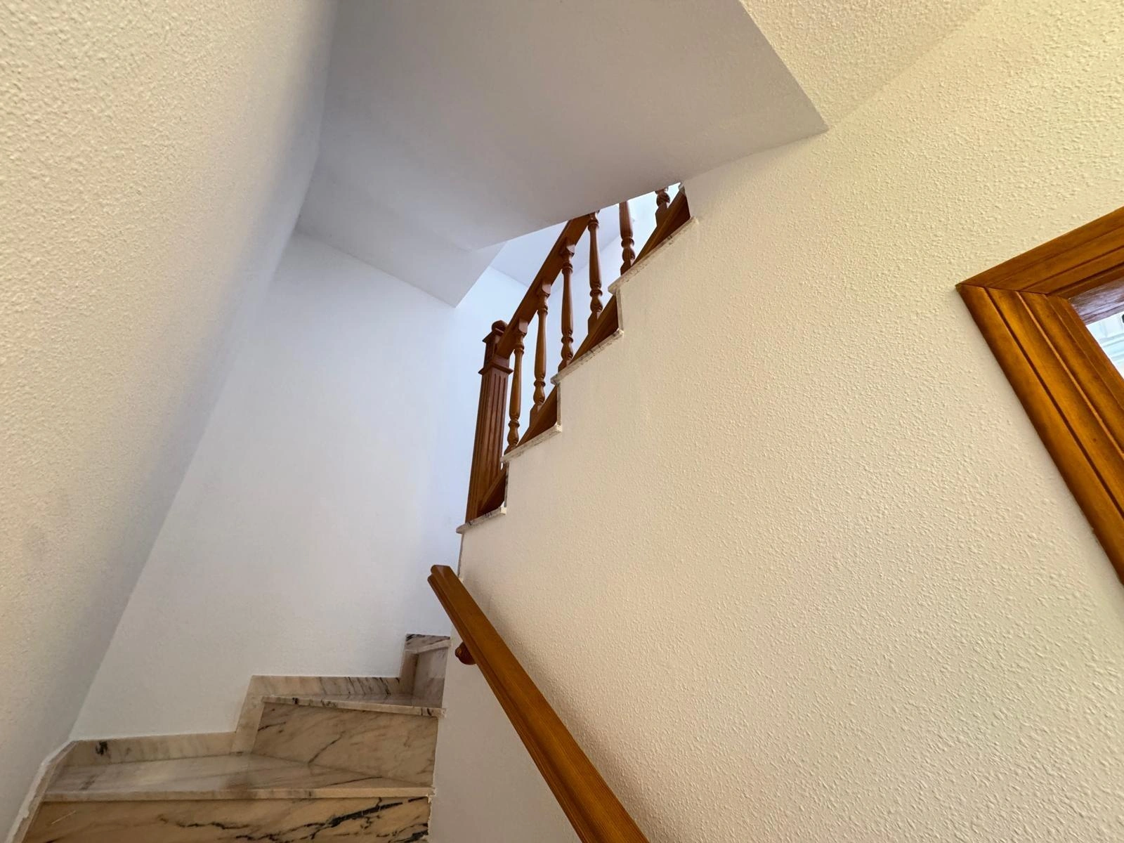 Vollständig renoviertes Reihenhaus mit Parkplatz + Abstellraum zu verkaufen in Lomas De Cabo Roig, Orihuela Costa.