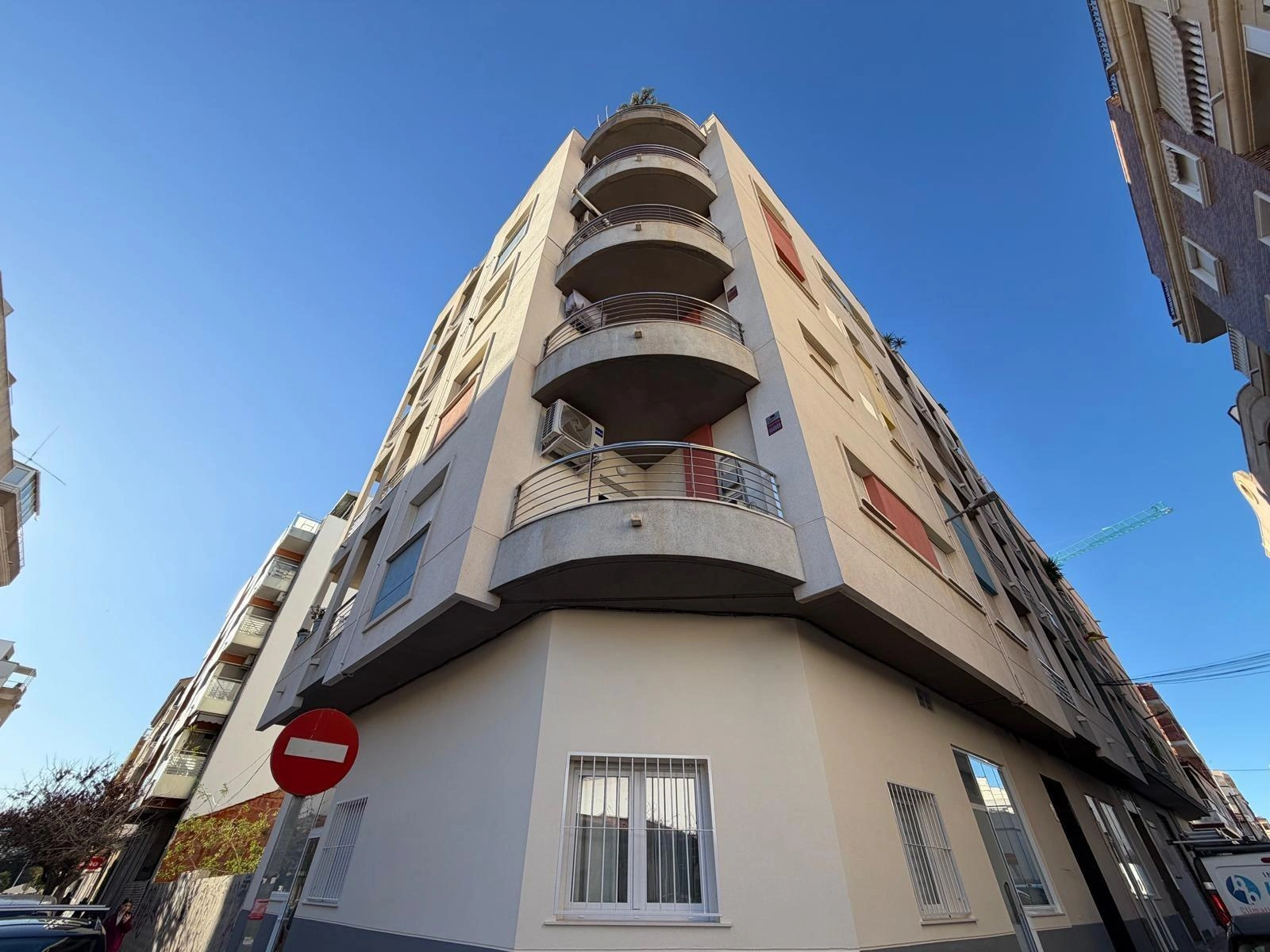 Apartamento reformado de dos dormitorios a 200 metros de la Playa De Los Locos, Torrevieja