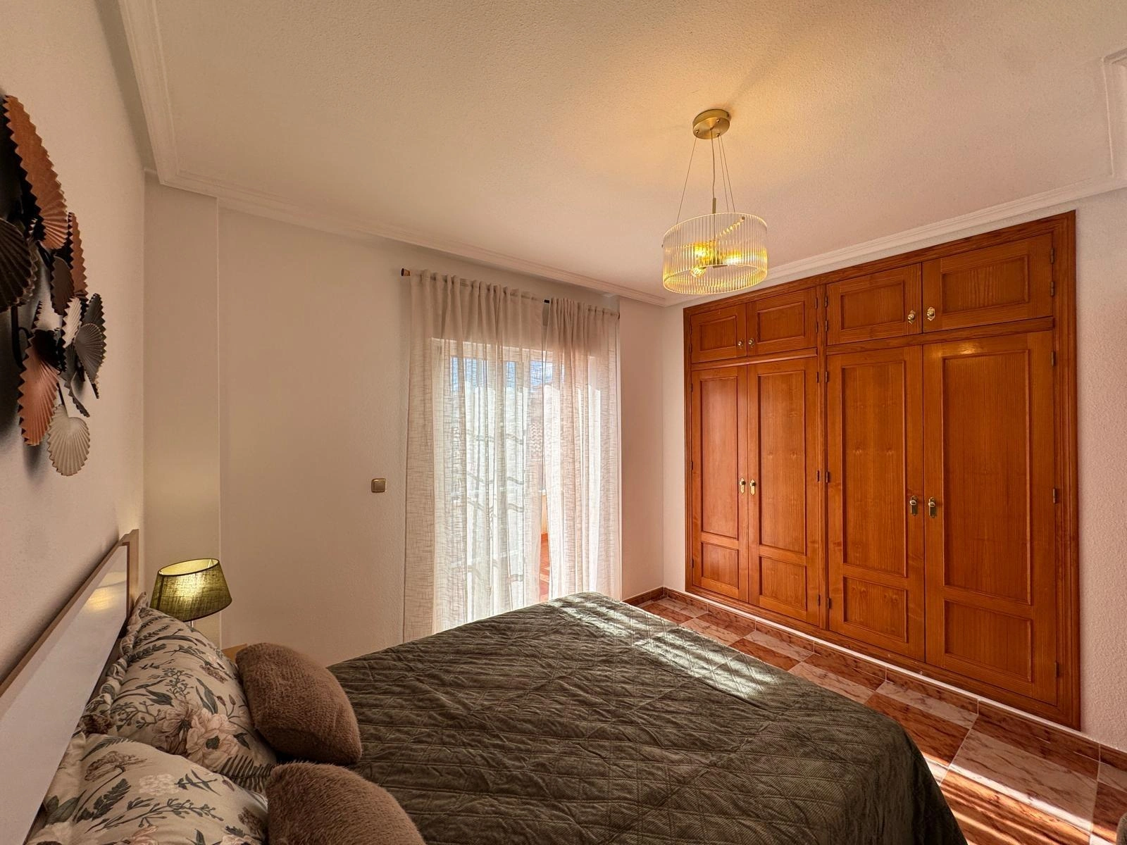 Vollständig renoviertes Reihenhaus mit Parkplatz + Abstellraum zu verkaufen in Lomas De Cabo Roig, Orihuela Costa.