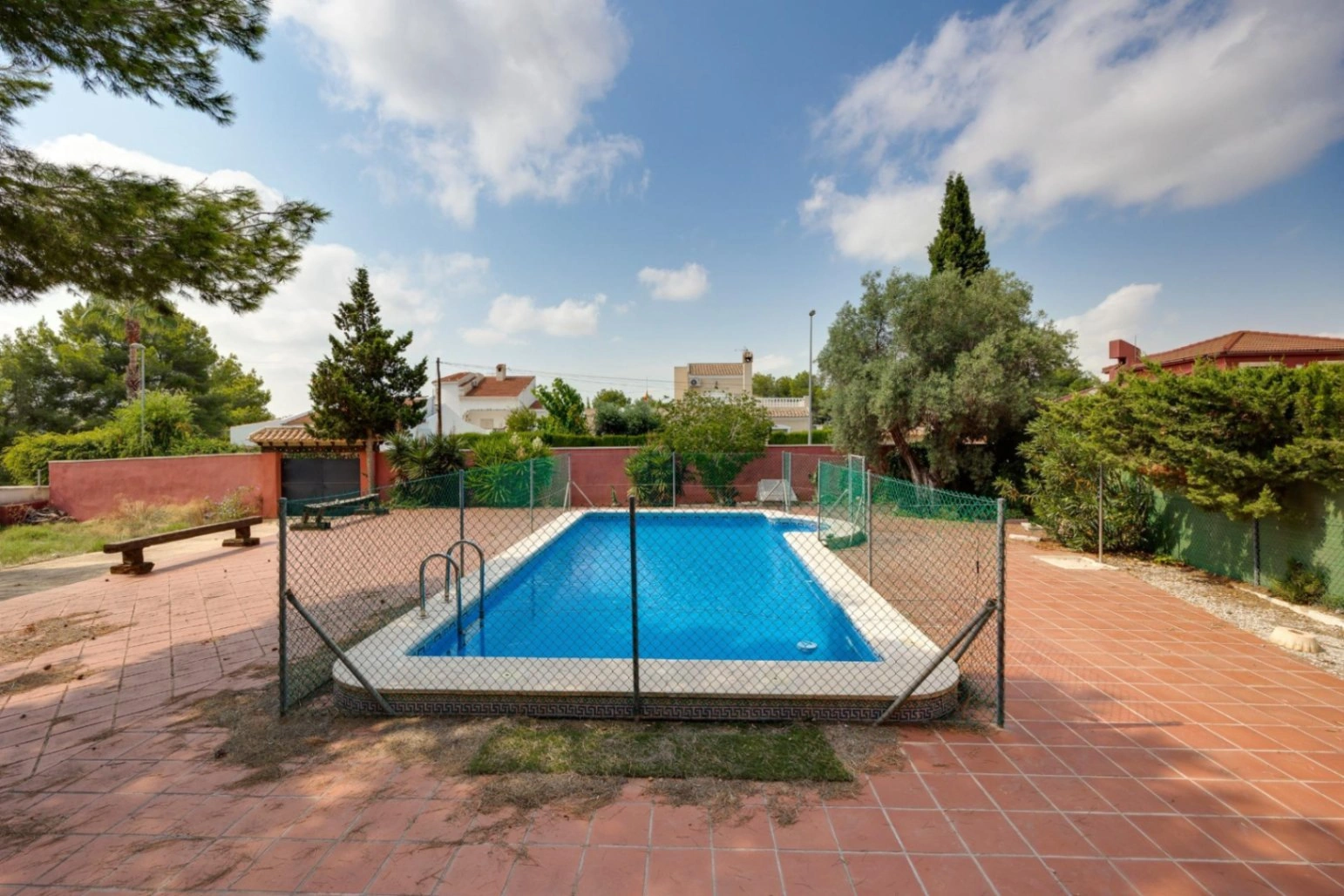 Increíble Chalet de cincos dormitorios en venta en San Miguel de Salinas, Alicante