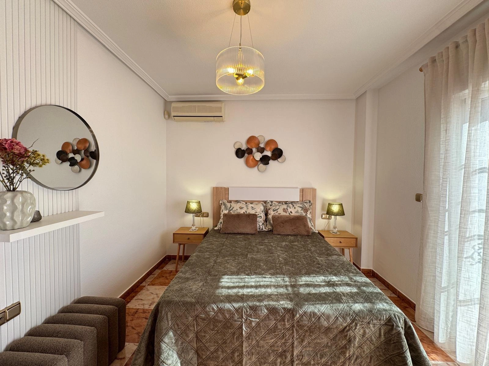 Vollständig renoviertes Reihenhaus mit Parkplatz + Abstellraum zu verkaufen in Lomas De Cabo Roig, Orihuela Costa.