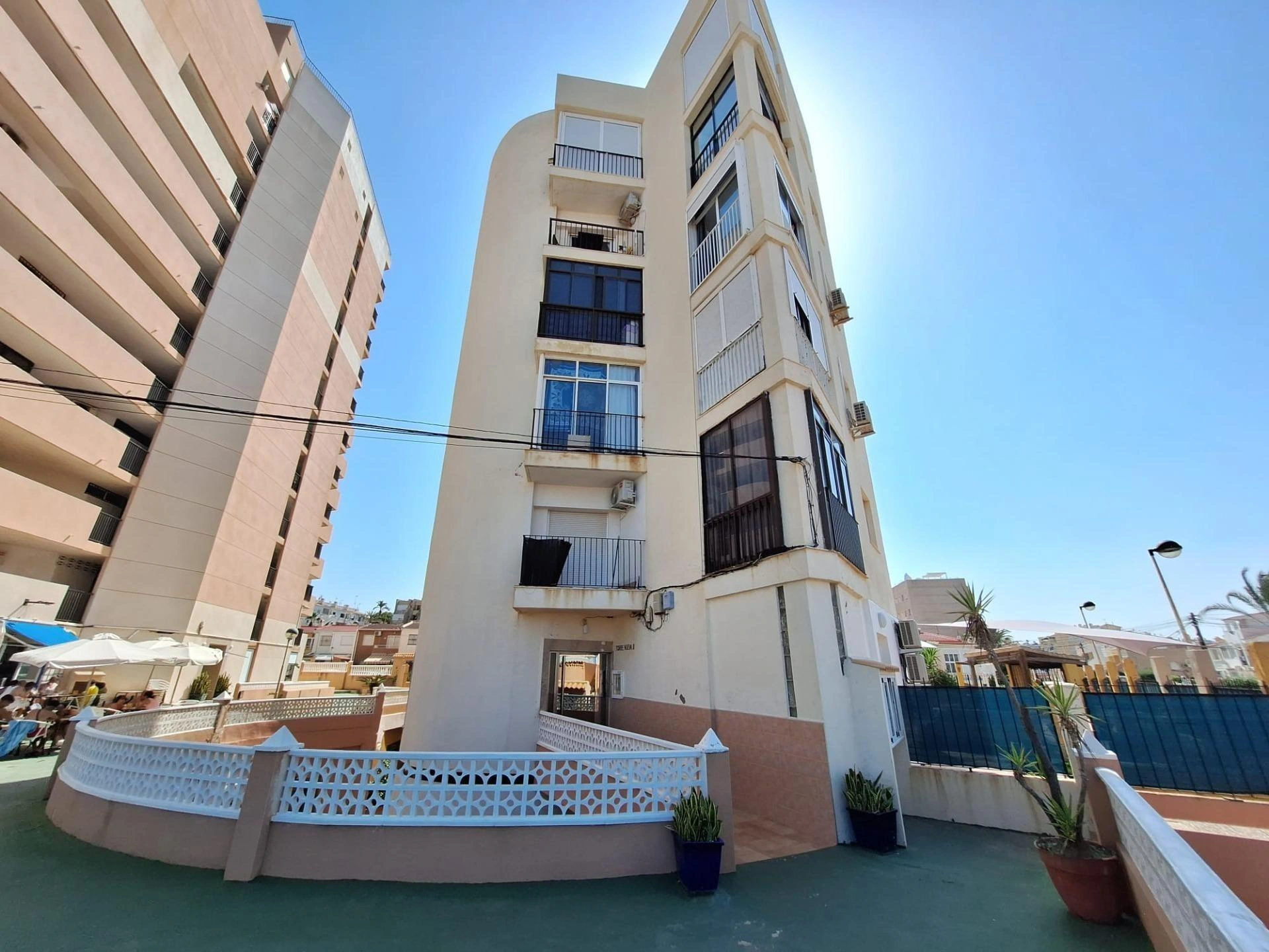 Estudio moderno en venta en Torrejón, Torrevieja.
