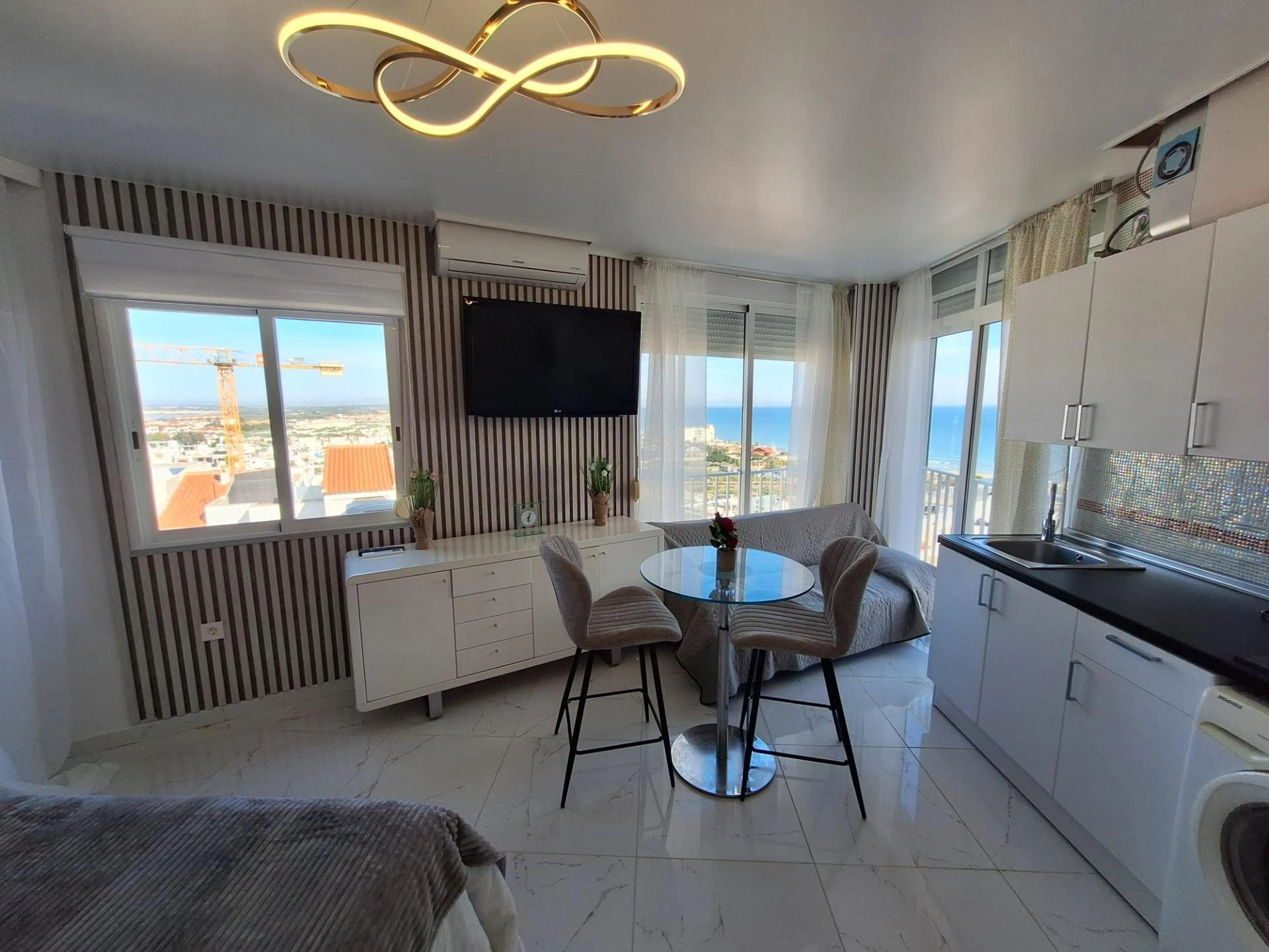 Estudio moderno en venta en Torrejón, Torrevieja.