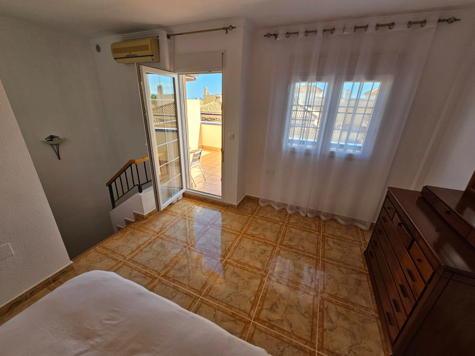 Chalet en venta en La Zenia, Orihuela: 3 habitaciones y piscina comunitaria