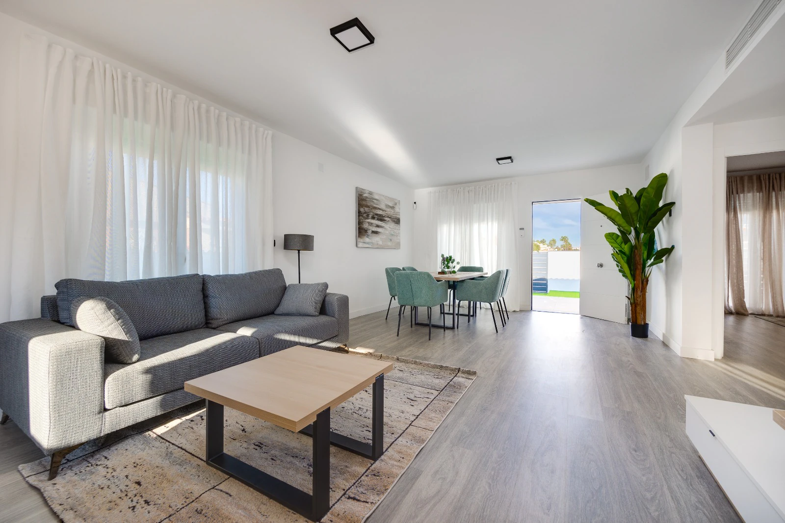 Magnifico Chalet reformado de 4 habitaciones con piscina en venta en la siesta, Torrevieja