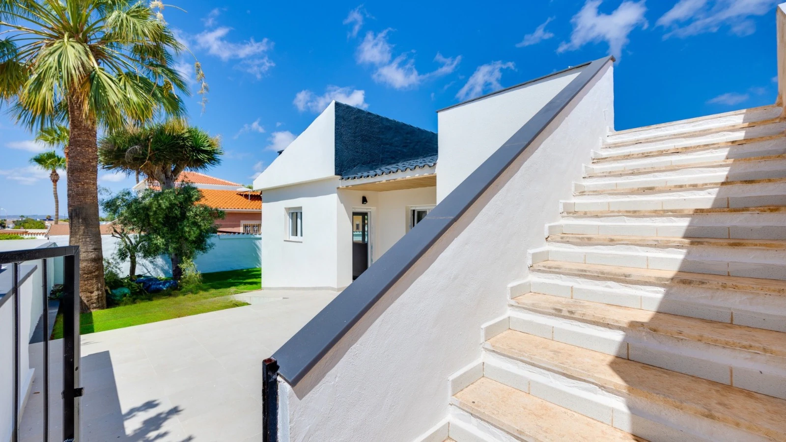 Magnifico Chalet reformado de 4 habitaciones con piscina en venta en la siesta, Torrevieja
