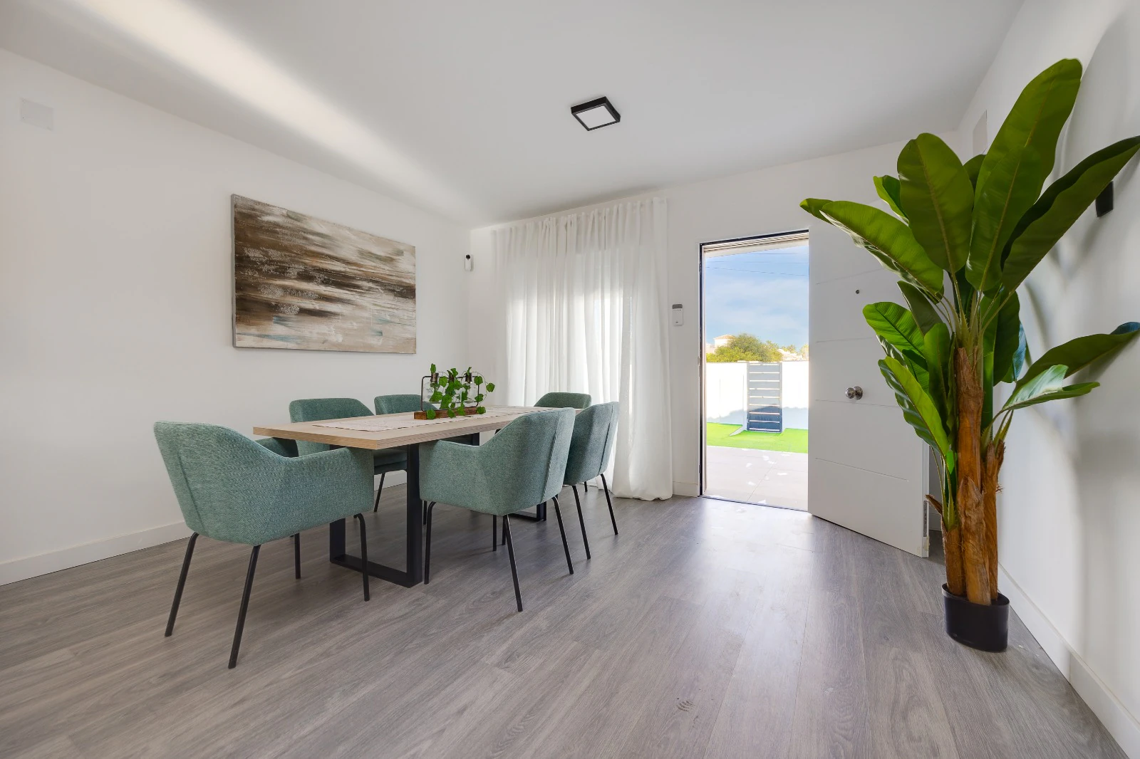 Magnifico Chalet reformado de 4 habitaciones con piscina en venta en la siesta, Torrevieja