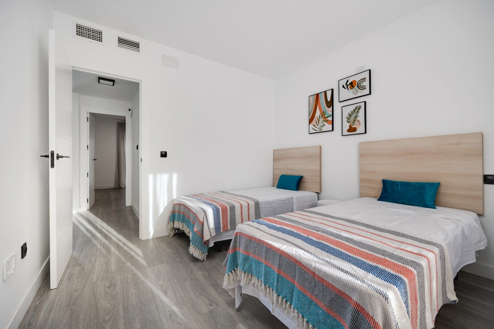 Magnifico Chalet reformado de 4 habitaciones con piscina en venta en la siesta, Torrevieja