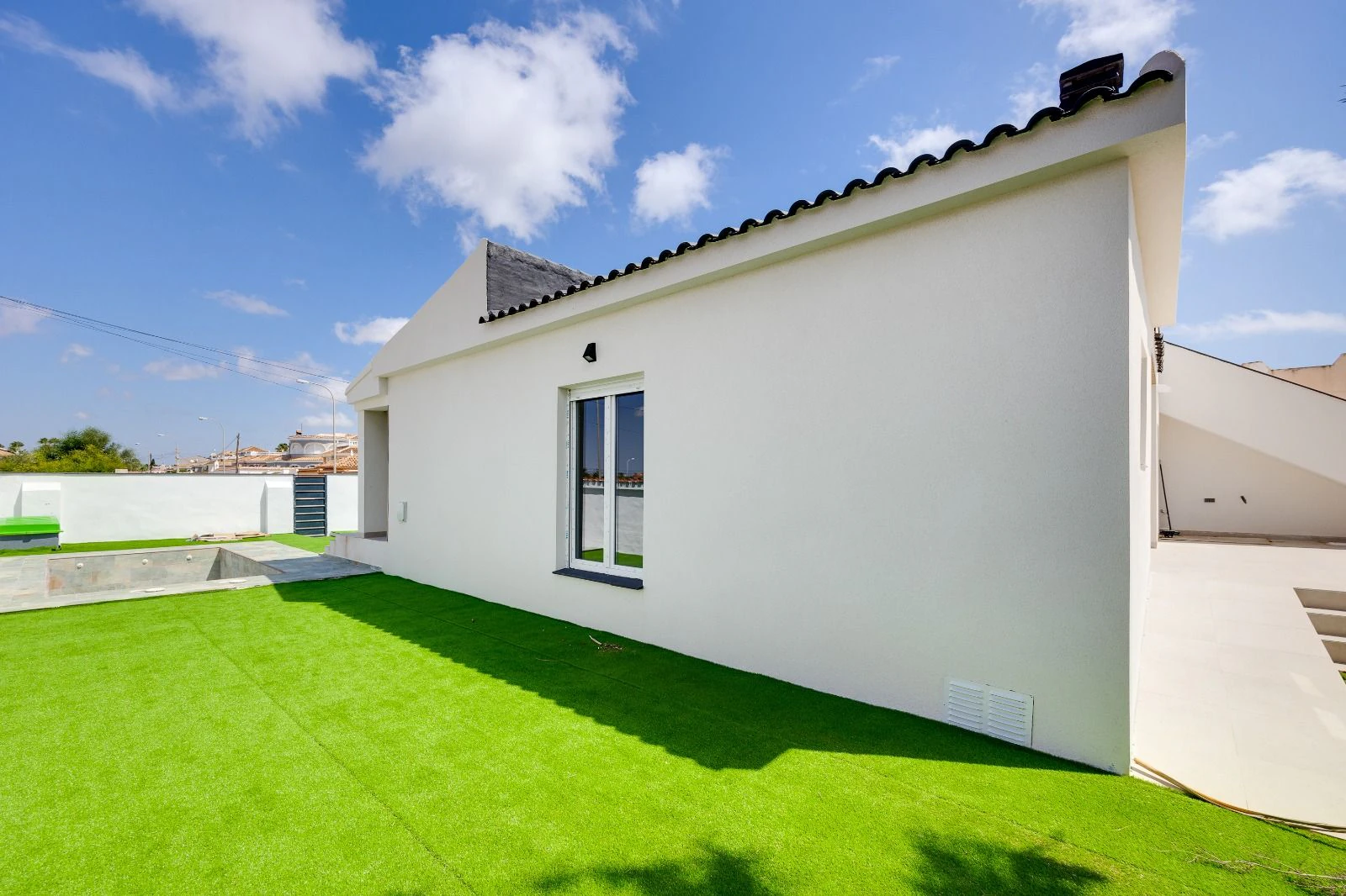 Magnifico Chalet reformado de 4 habitaciones con piscina en venta en la siesta, Torrevieja