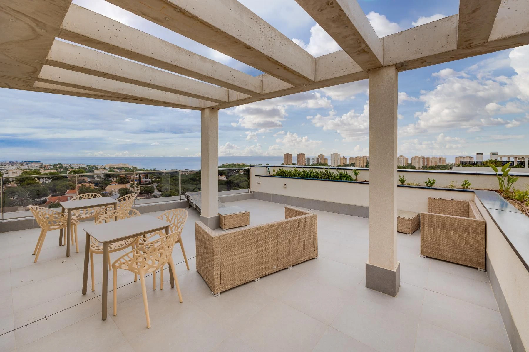 Espectacular Ático de 3 dormitorios en venta en Campoamor, Orihuela