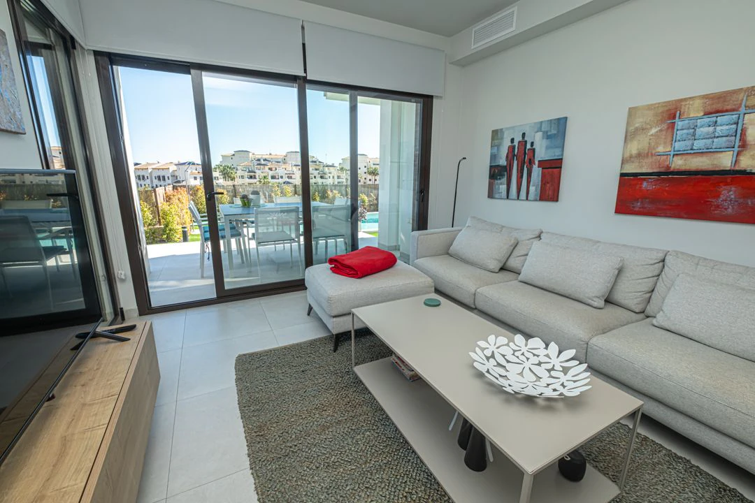 Apartamento en venta de 2 dormitorios en Las Ramblas, Orihuela Costa