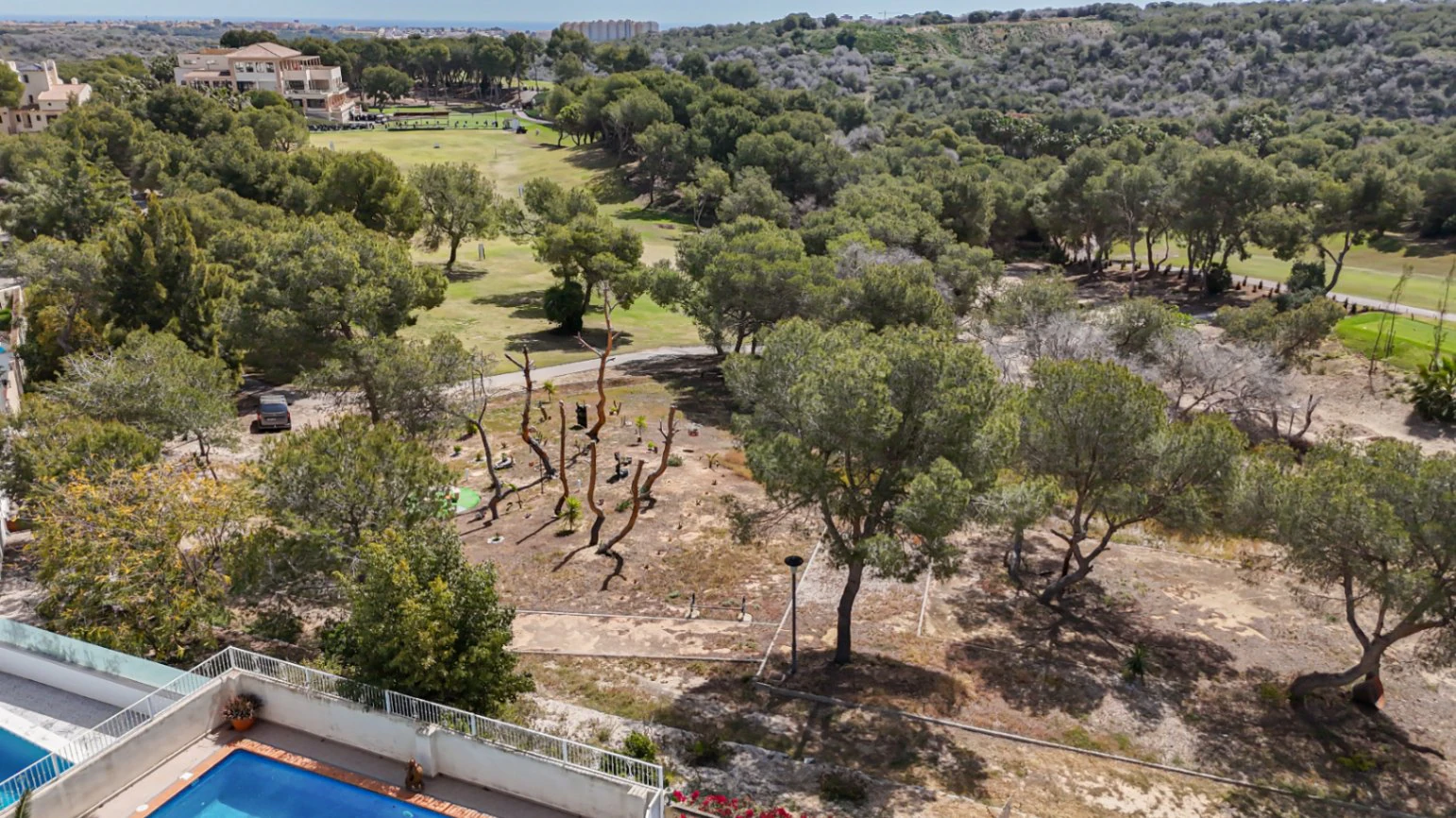 Chalet en venta de 3 dormitorios con piscina en Las Ramblas, Murcia.