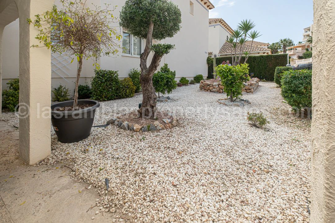 Chalet en venta de 3 dormitorios con piscina en Las Ramblas, Orihuela