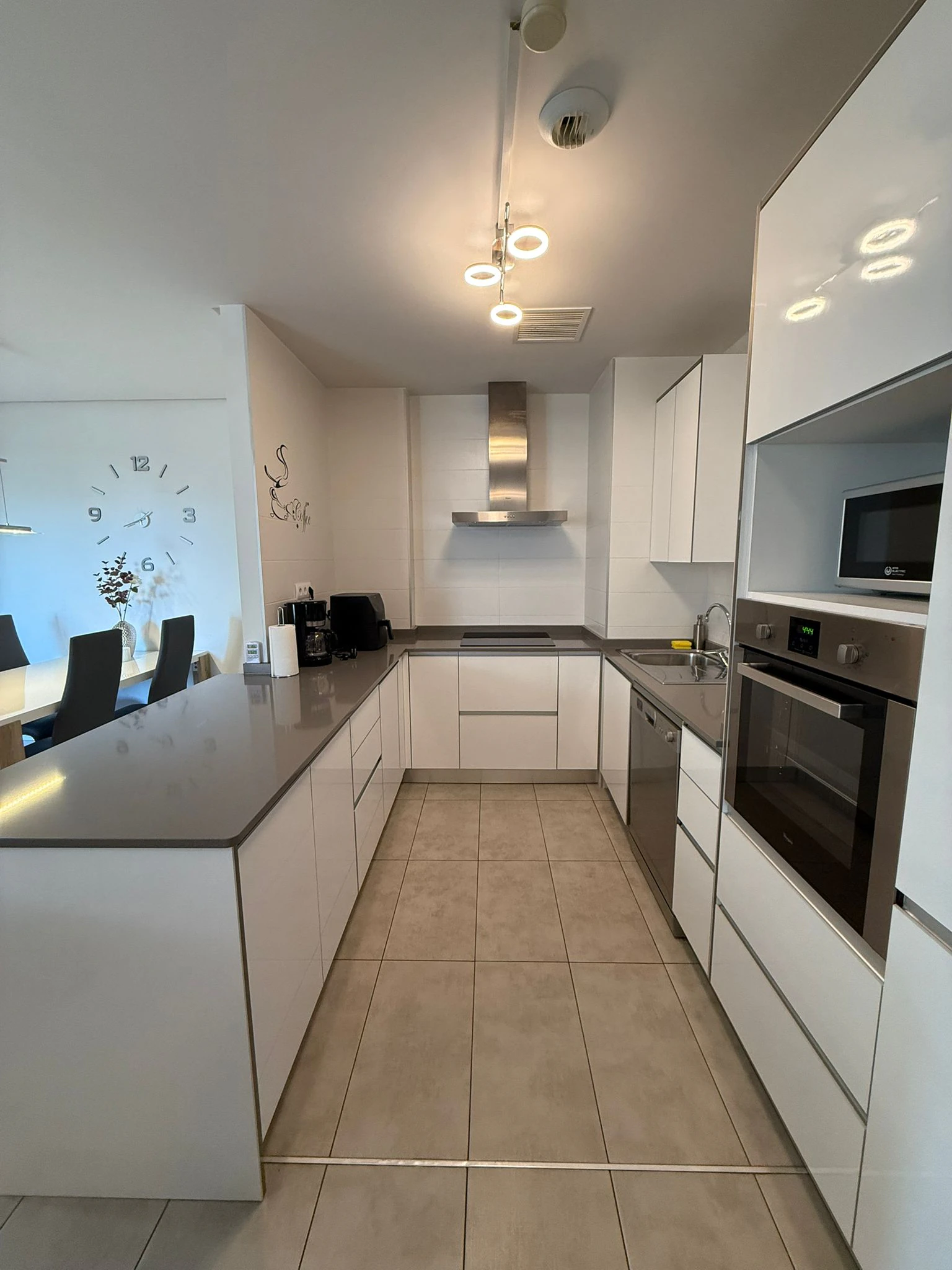 Magnifico Apartamento de dos dormitorios en planta baja en venta en Altos Del Mediterráneo, Villamartín, Orihuela Costa