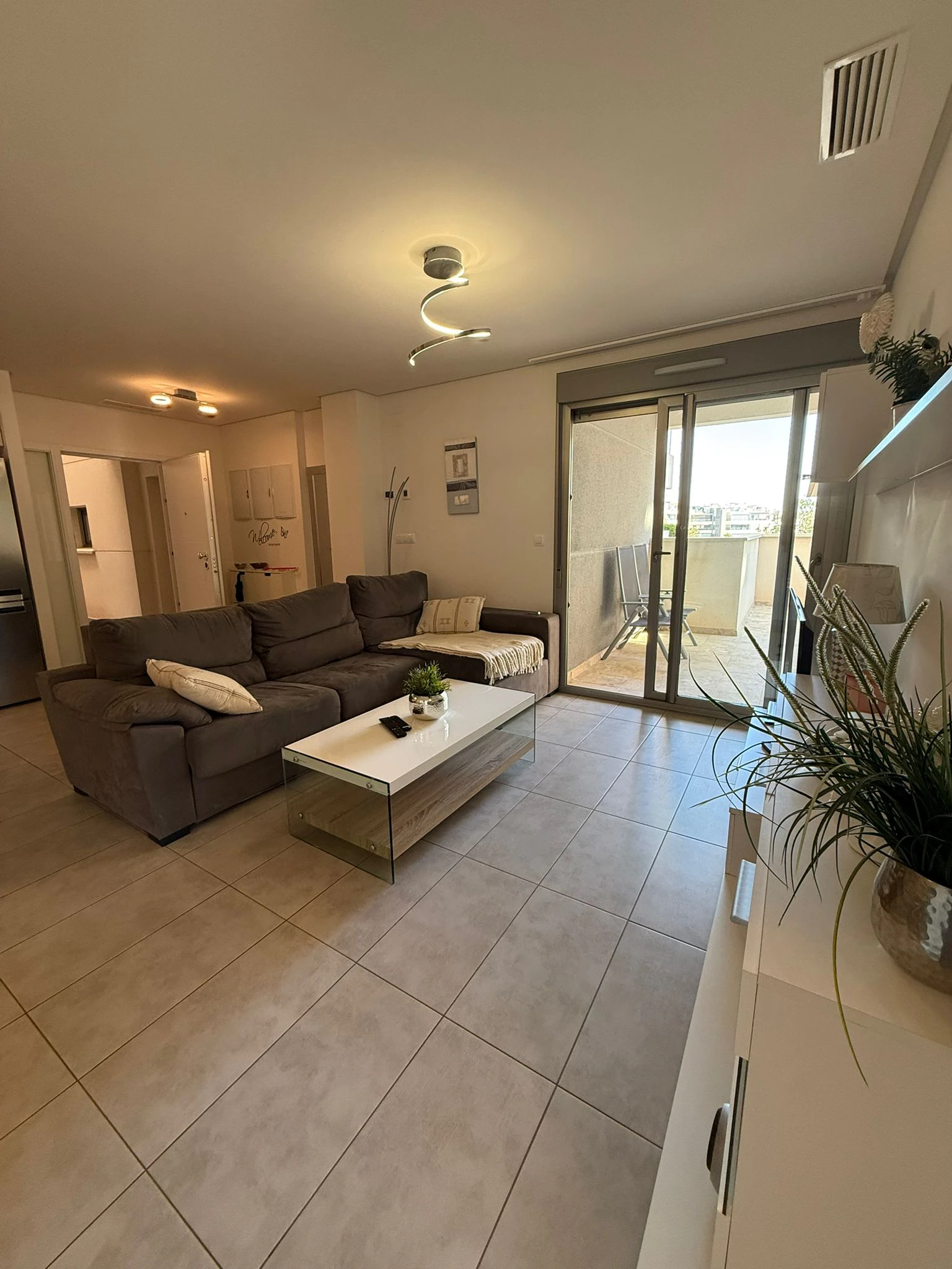 Magnifico Apartamento de dos dormitorios en planta baja en venta en Altos Del Mediterráneo, Villamartín, Orihuela Costa