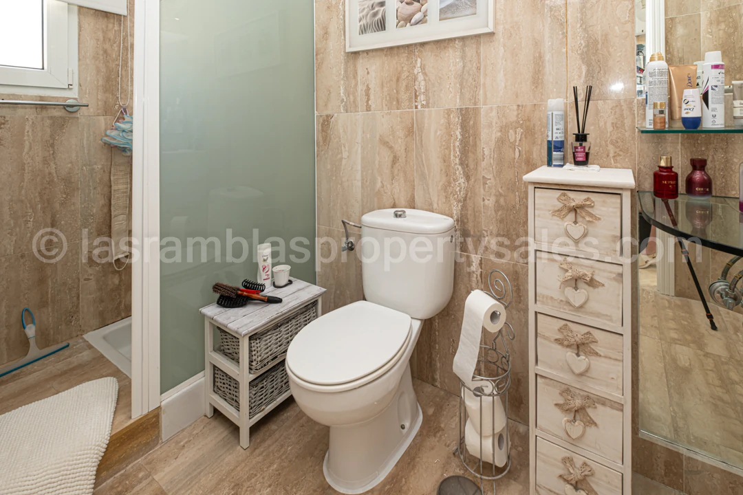 Chalet en venta de 3 dormitorios con piscina en Las Ramblas, Orihuela