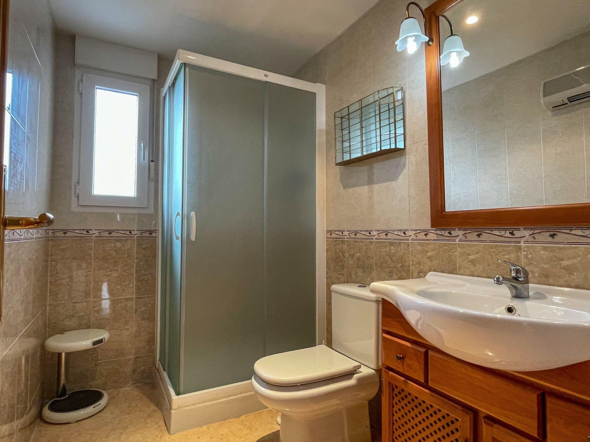 Long-term rental: Spacious 4-bedroom villa in Cantalejo, Segovia