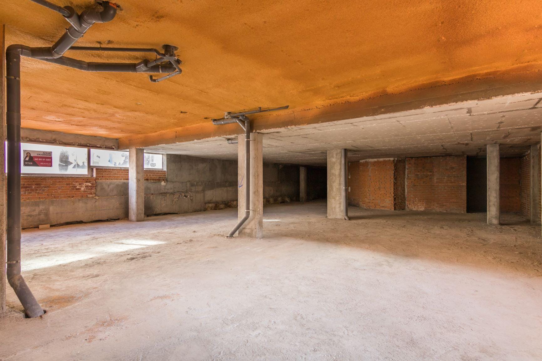 Local comercial diáfano, de 250m2, en calle de mucho paso de público