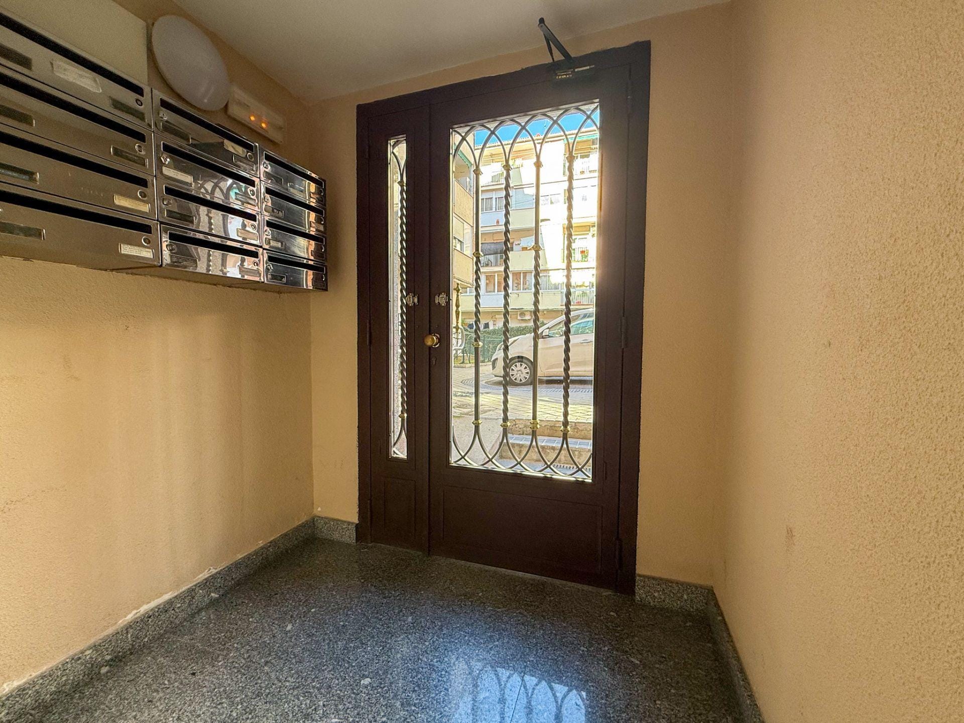 Tu “home office” con terraza: amueblado, muy luminoso y listo para entrar