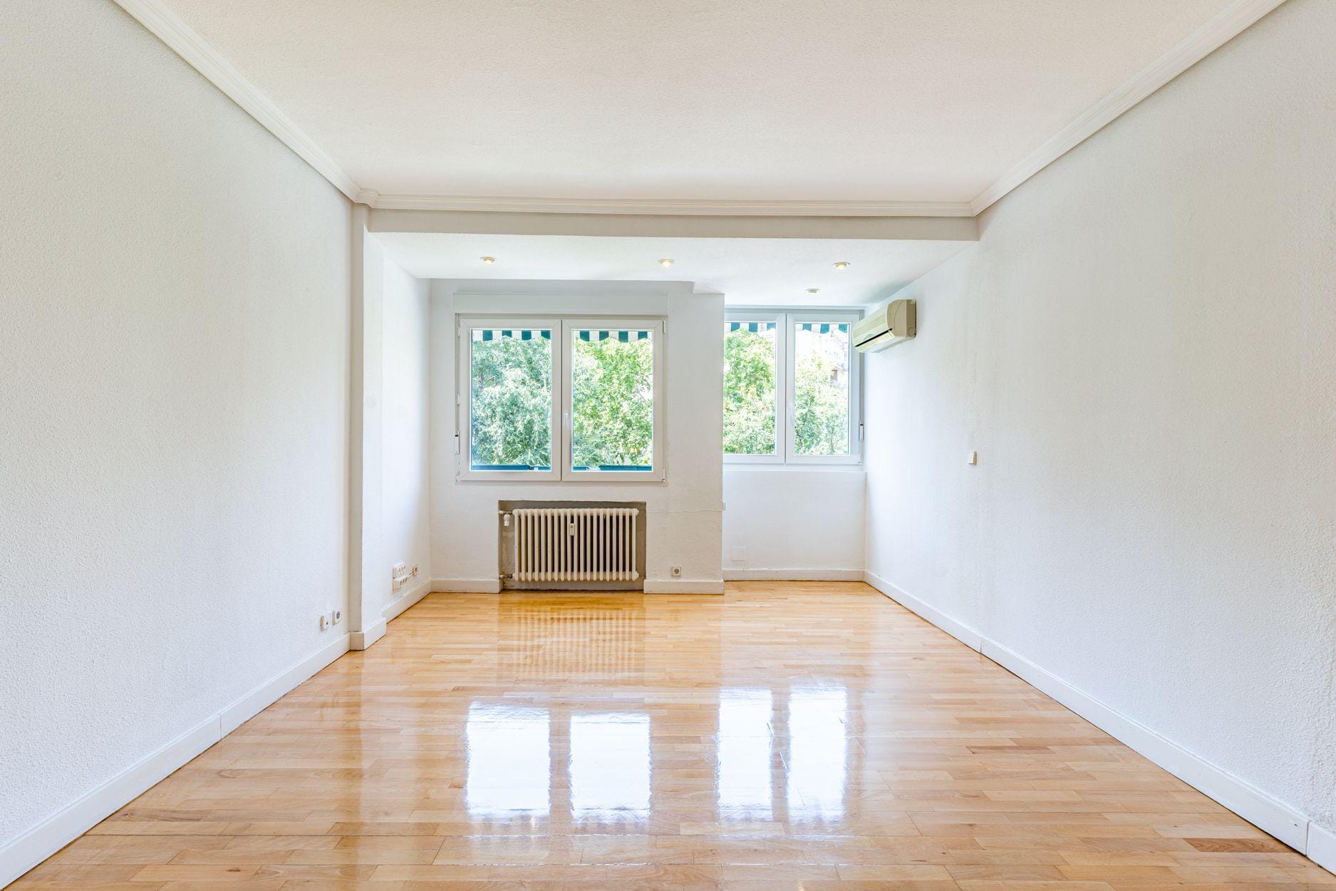 Piso muy luminoso, reformado, exterior, con 4 hab y 2 baños en Av. Bruselas