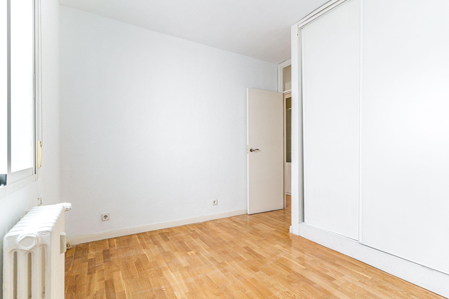 Piso muy luminoso, reformado, exterior, con 4 hab y 2 baños en Av. Bruselas