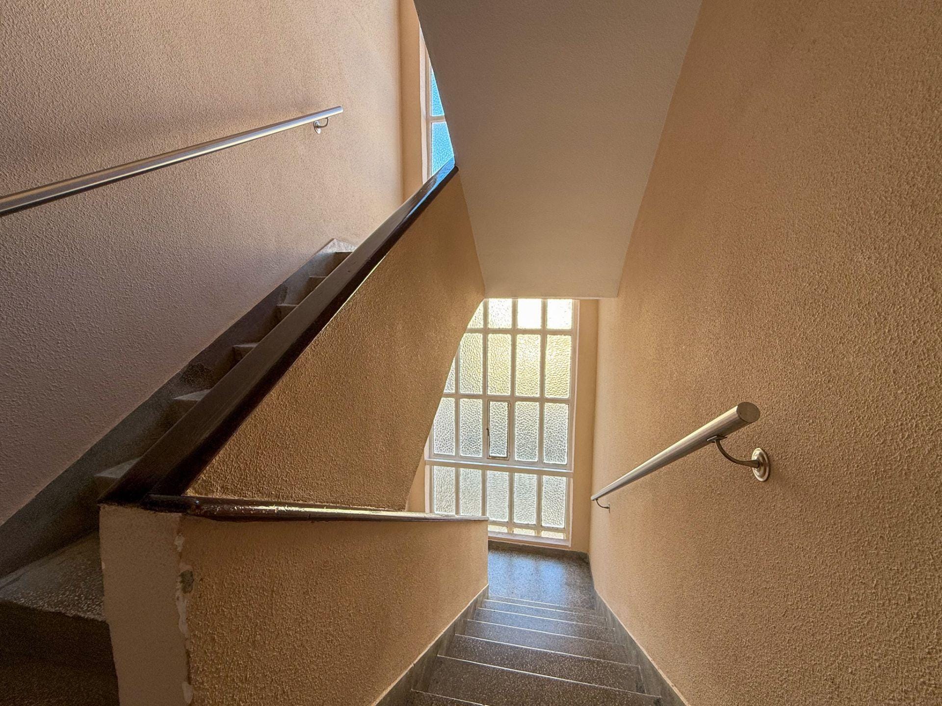 Tu “home office” con terraza: amueblado, muy luminoso y listo para entrar