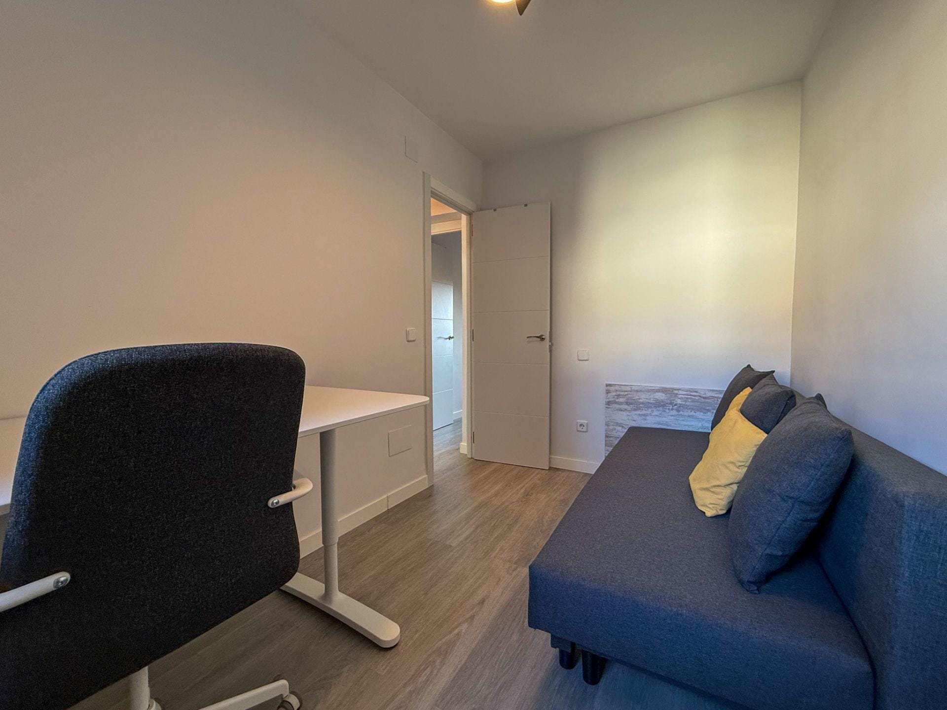 Tu “home office” con terraza: amueblado, muy luminoso y listo para entrar