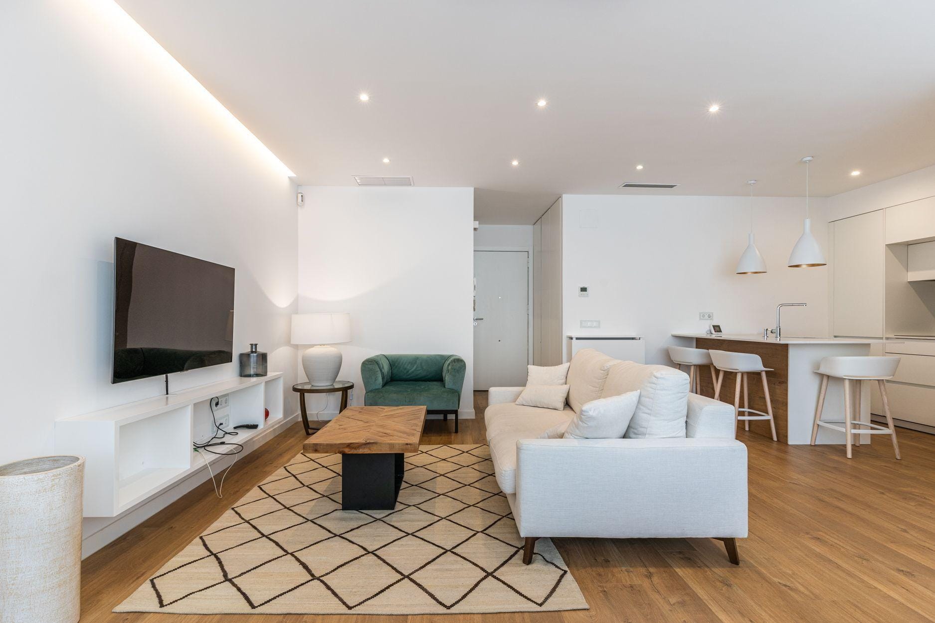 Piso amueblado de 2 dormitorios y 2 baños en Moncloa-Argüelles