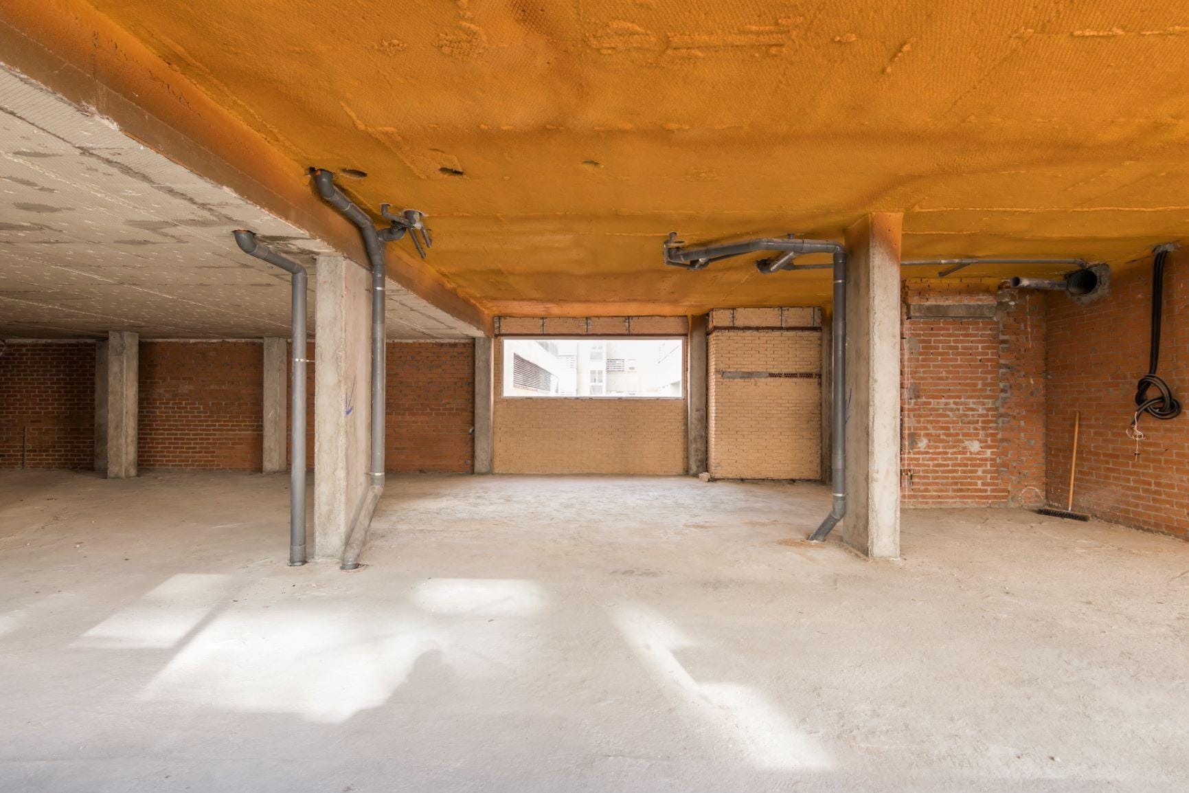 Local comercial diáfano, de 250m2, en calle de mucho paso de público