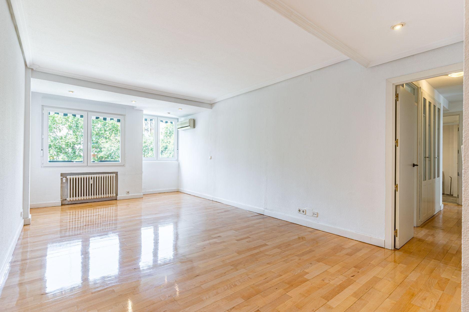 Piso muy luminoso, reformado, exterior, con 4 hab y 2 baños en Av. Bruselas