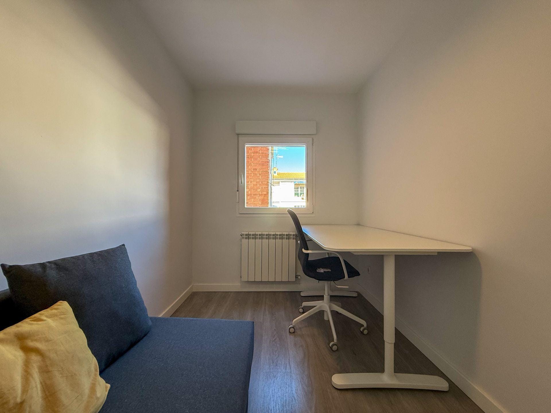 Tu “home office” con terraza: amueblado, muy luminoso y listo para entrar