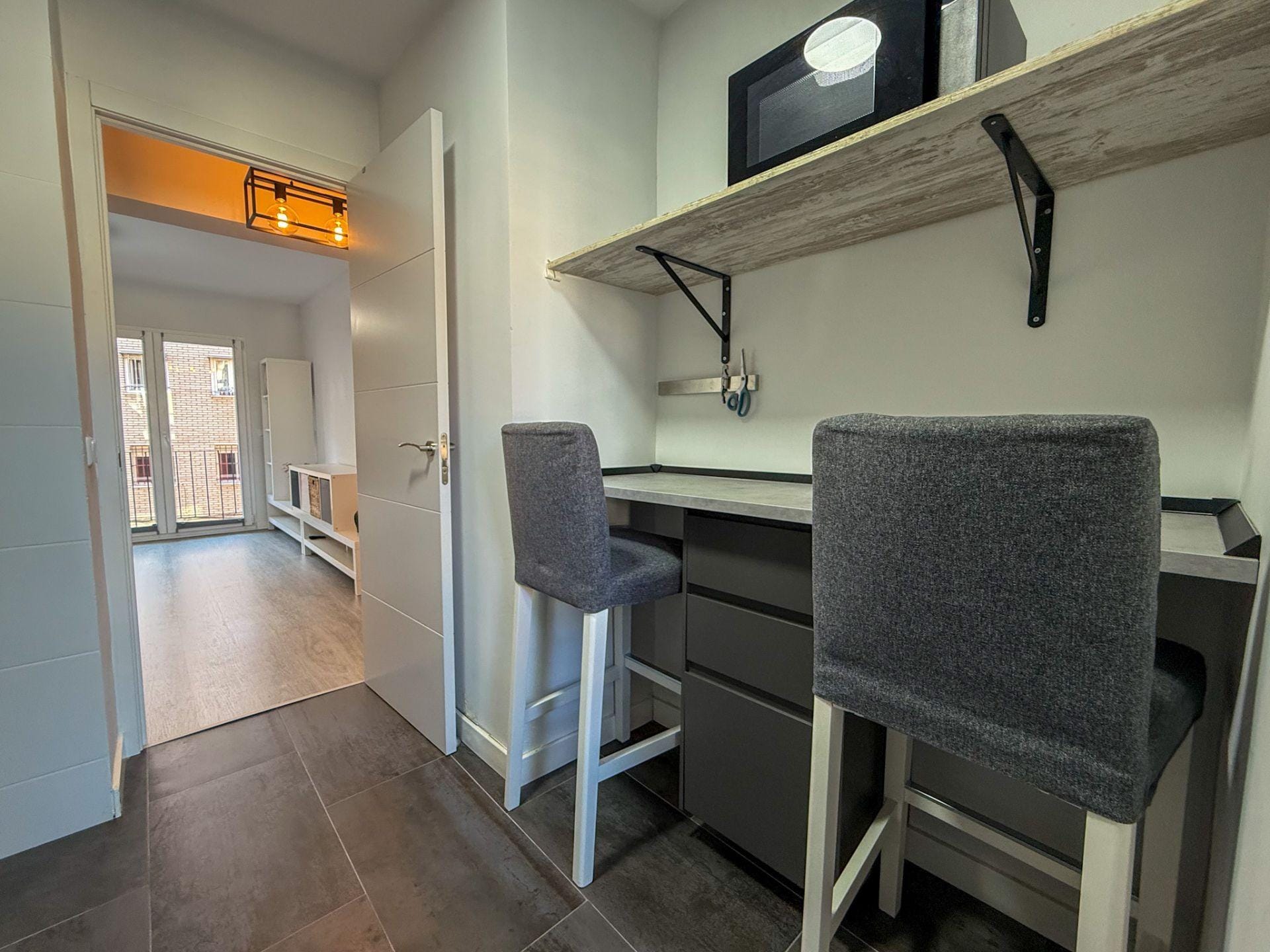 Tu “home office” con terraza: amueblado, muy luminoso y listo para entrar