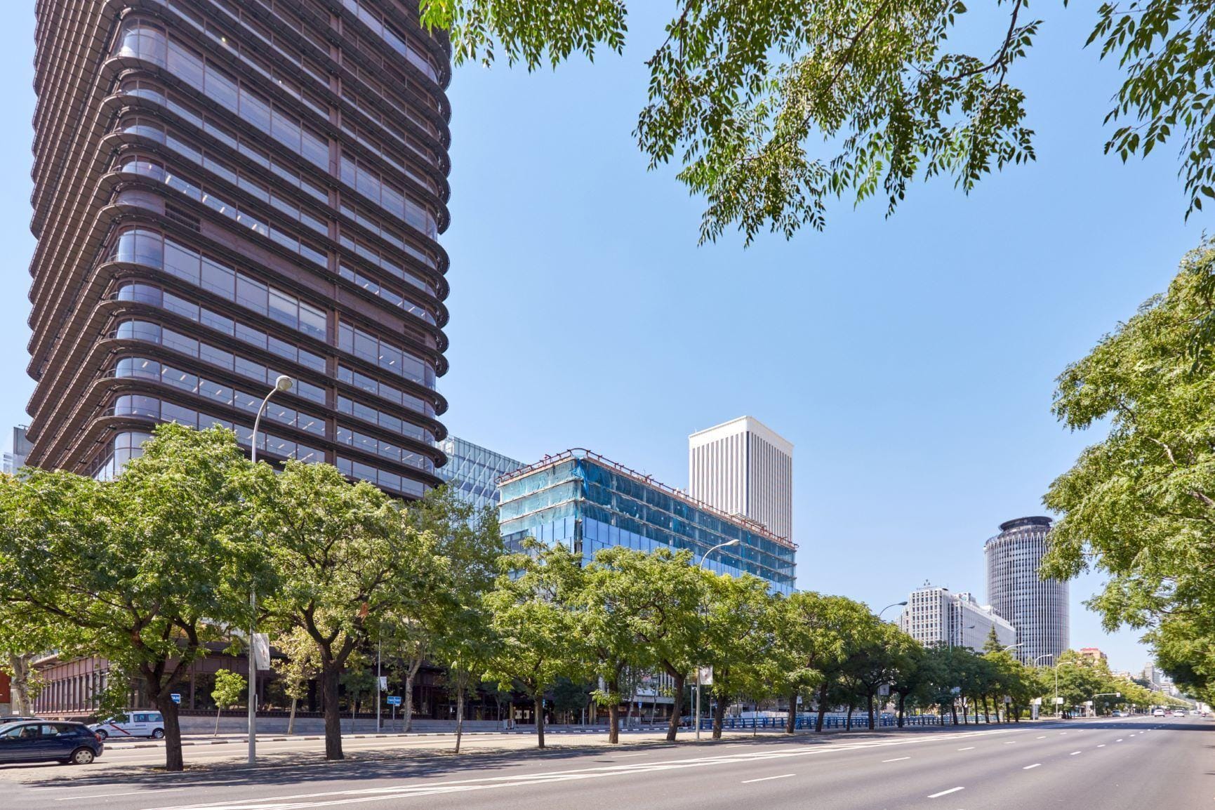 Piso muy luminoso, exterior, con vistas a El Viso, con 2 habitaciones, 1 baño y portero físico.