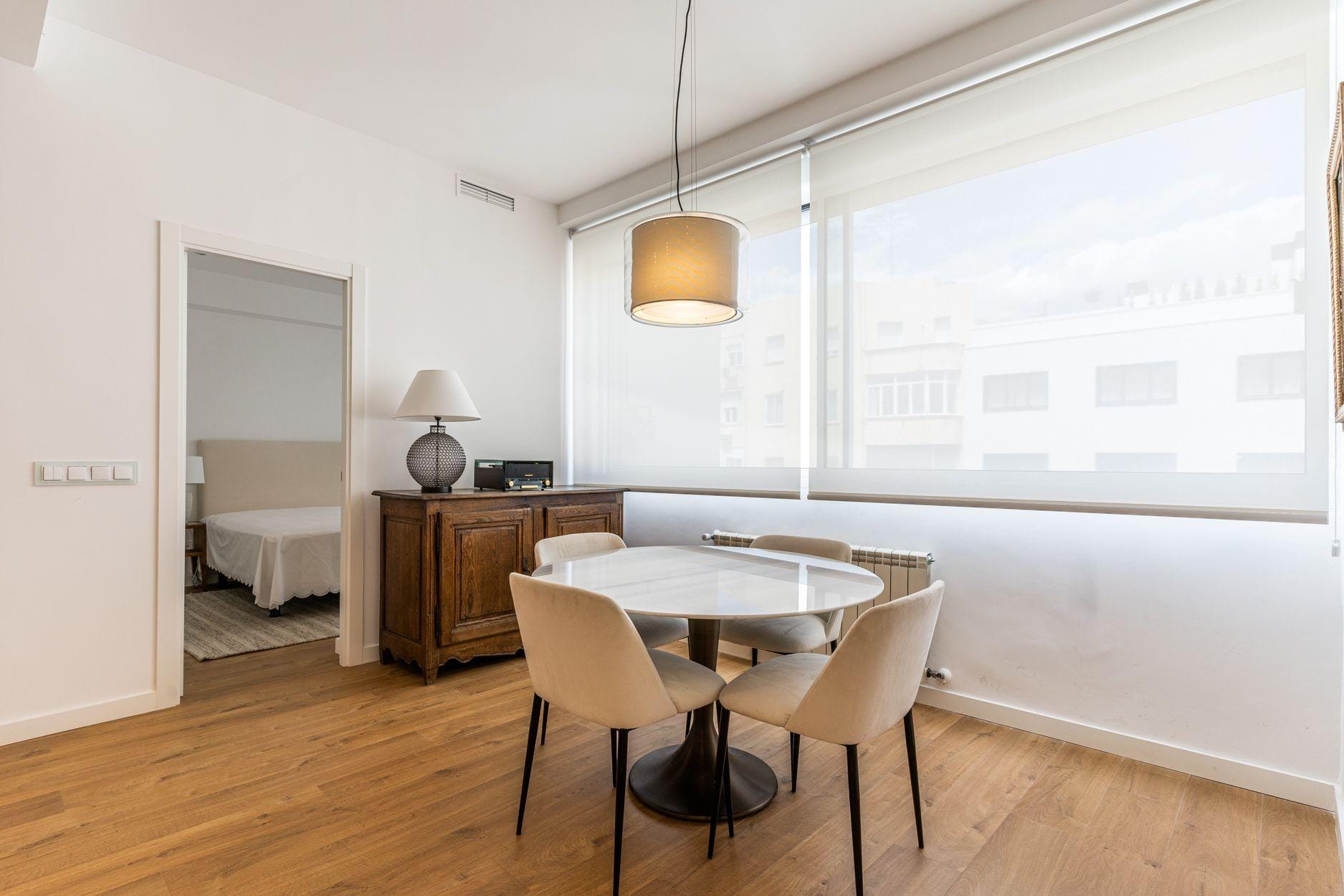 Piso amueblado de 2 dormitorios y 2 baños en Moncloa-Argüelles