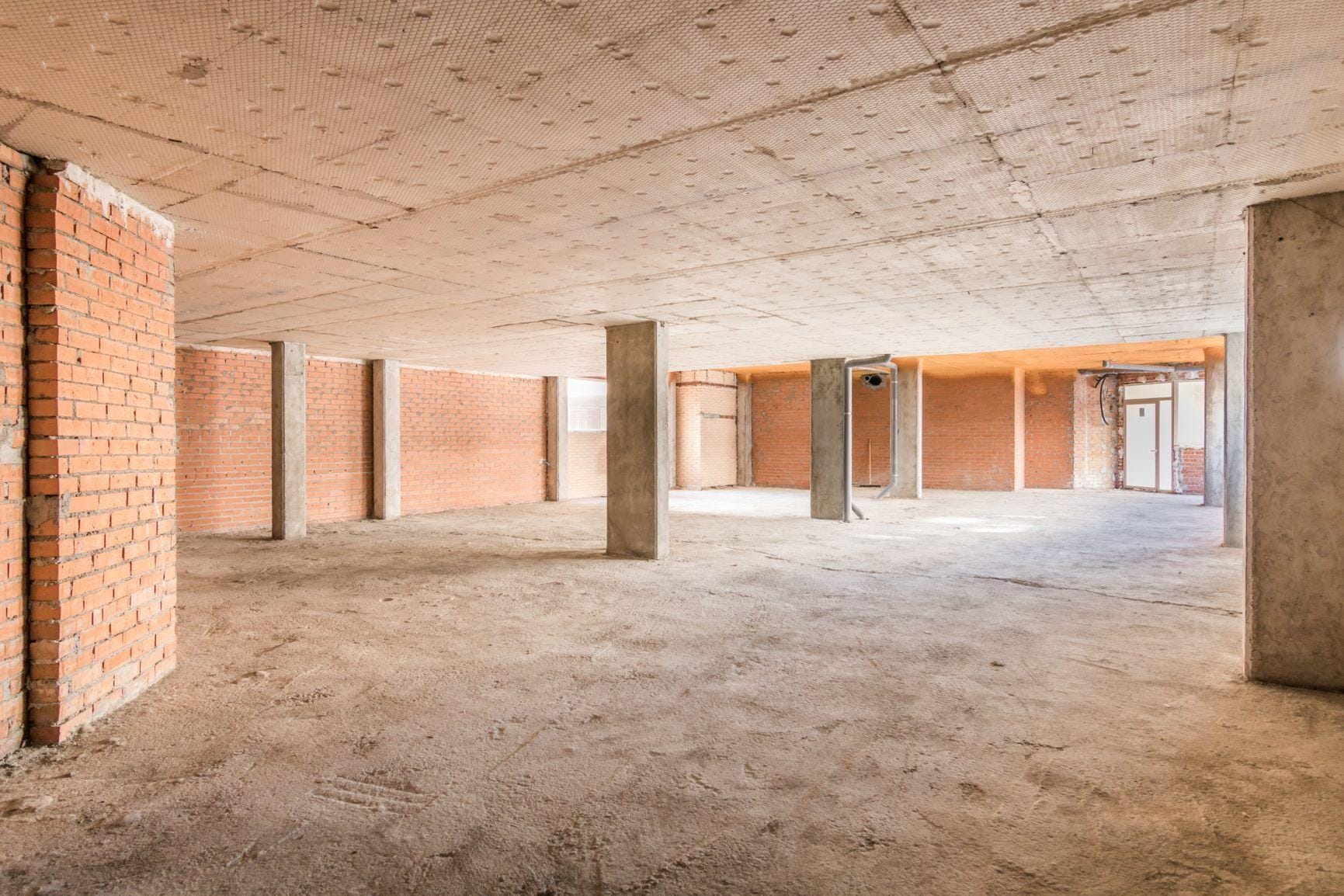 Local comercial diáfano, de 250m2, en calle de mucho paso de público
