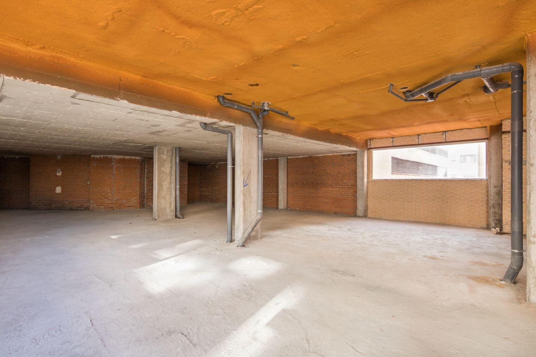 Local comercial diáfano, de 250m2, en calle de mucho paso de público