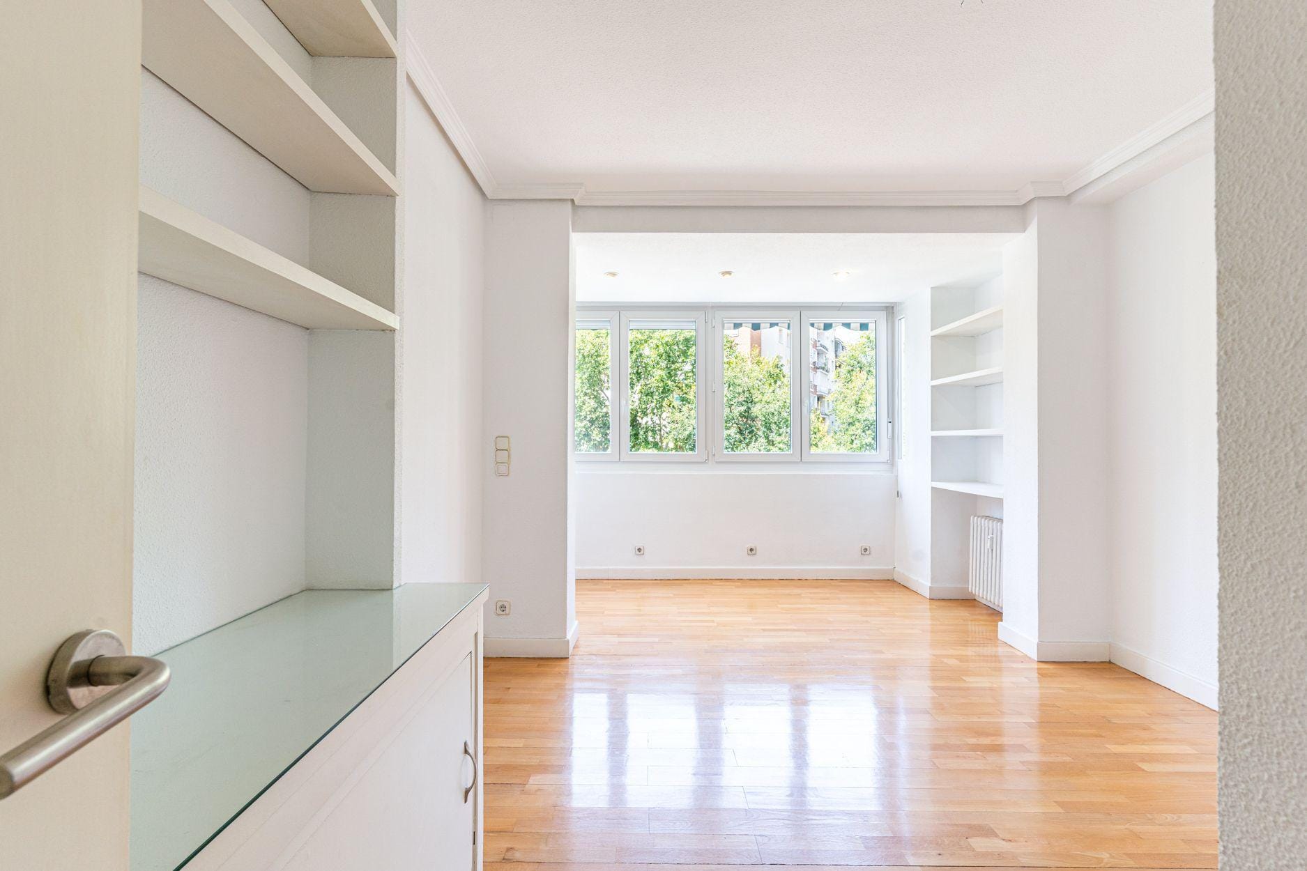 Piso muy luminoso, reformado, exterior, con 4 hab y 2 baños en Av. Bruselas