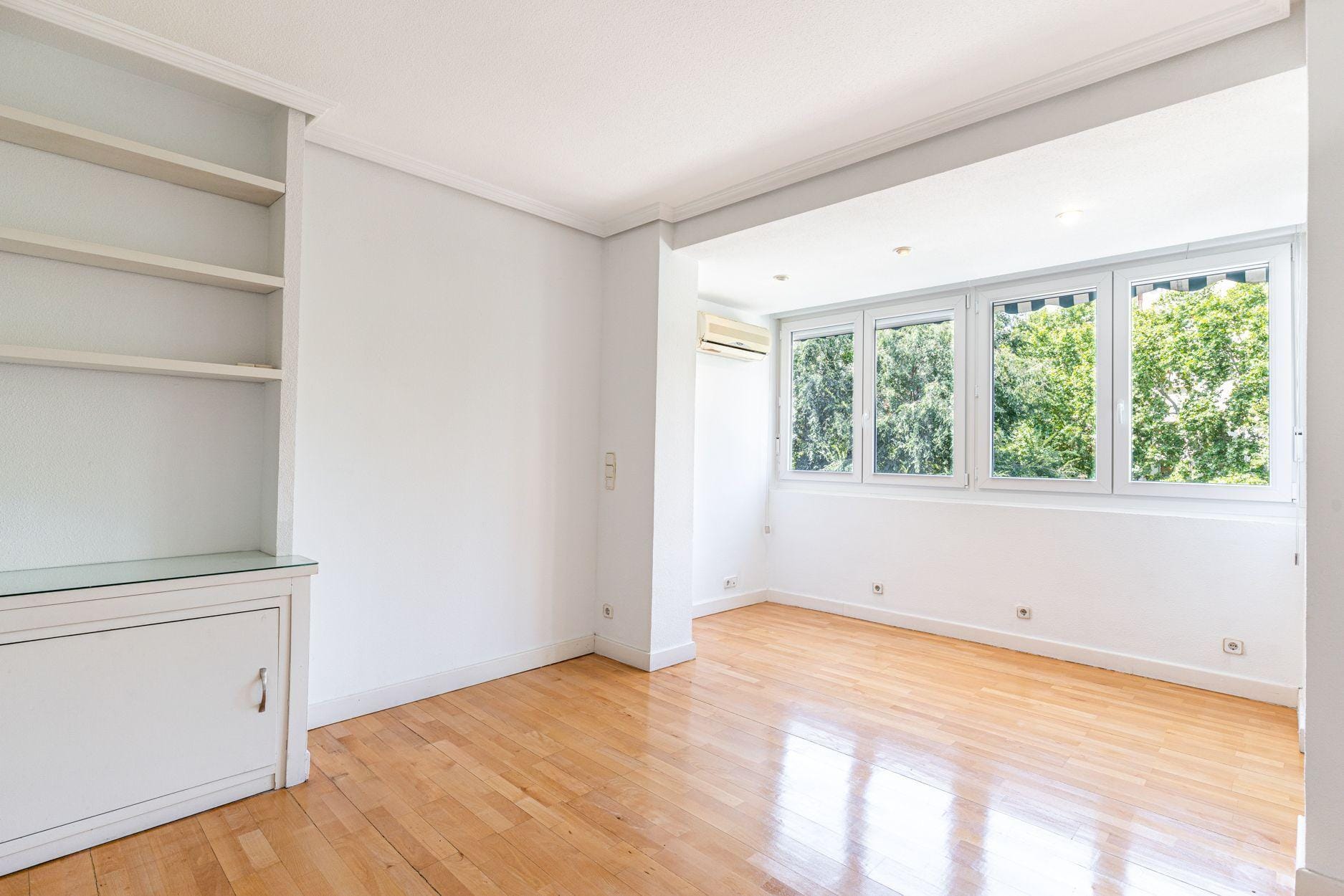 Piso muy luminoso, reformado, exterior, con 4 hab y 2 baños en Av. Bruselas