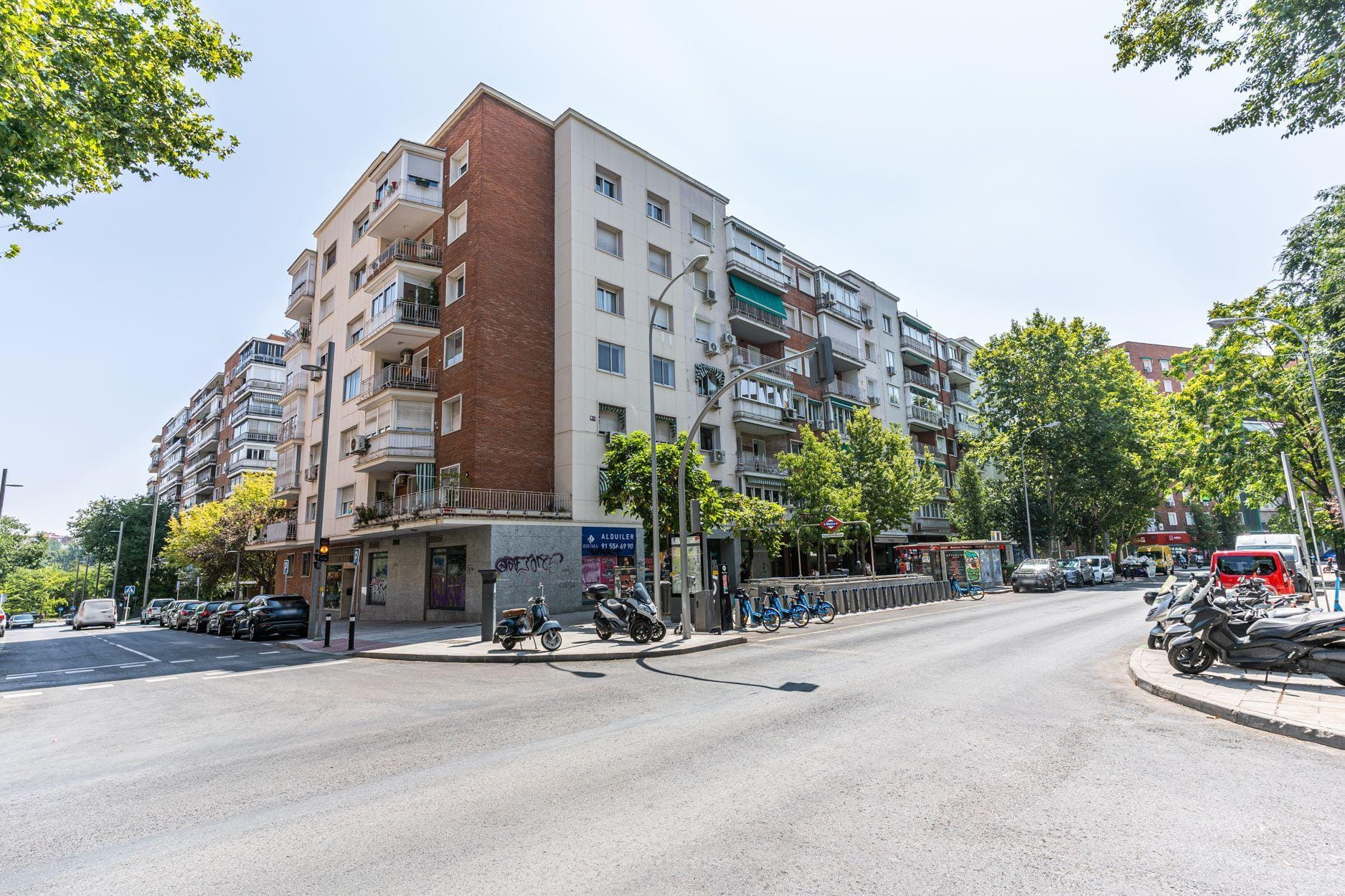 Piso muy luminoso, reformado, exterior, con 4 hab y 2 baños en Av. Bruselas